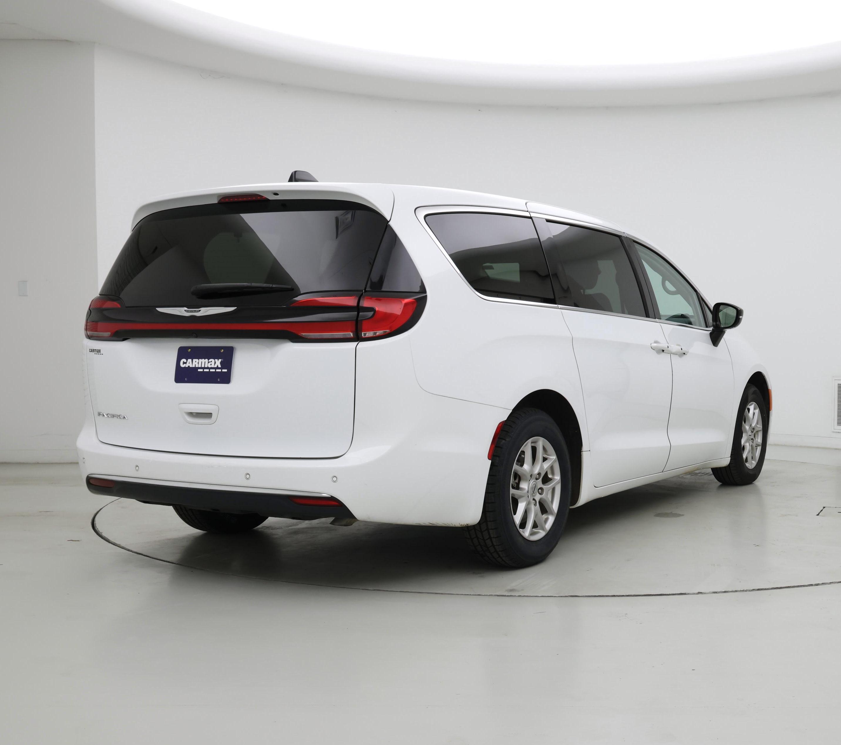 Thumbnail: 2024 Chrysler Pacifica - 8