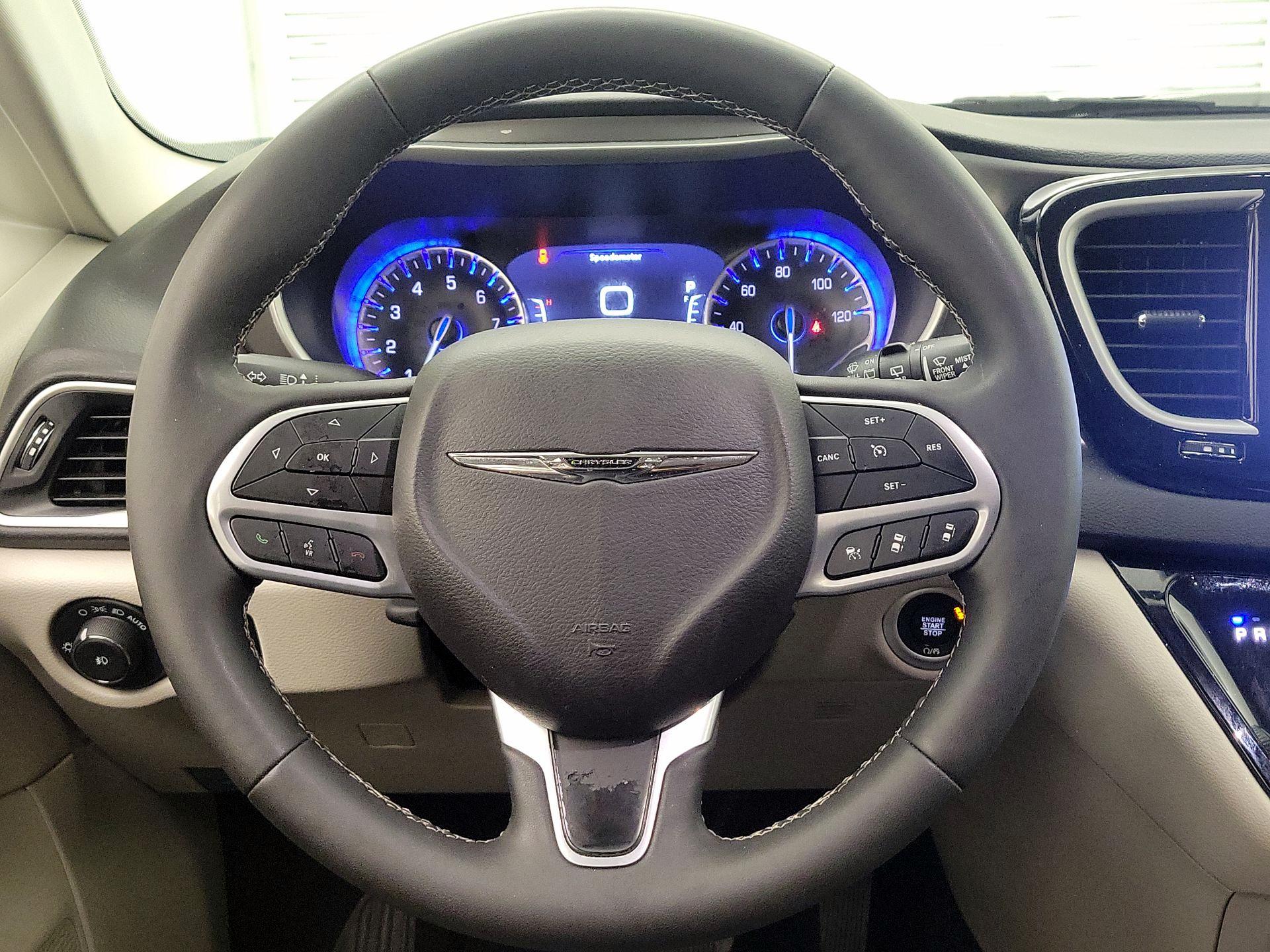 Thumbnail: 2024 Chrysler Pacifica - 10