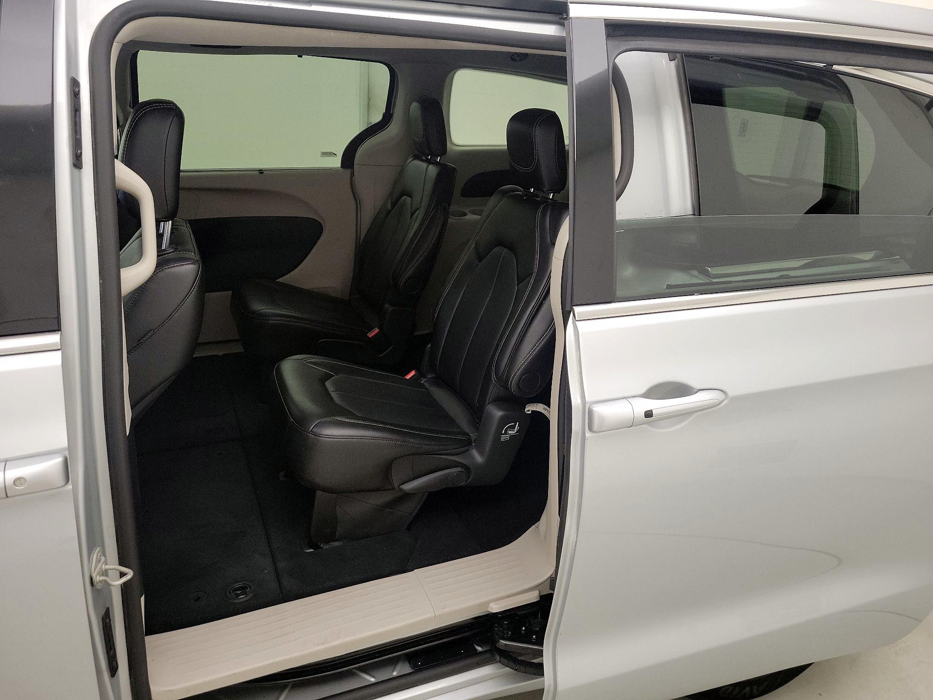 Thumbnail: 2024 Chrysler Pacifica - 19