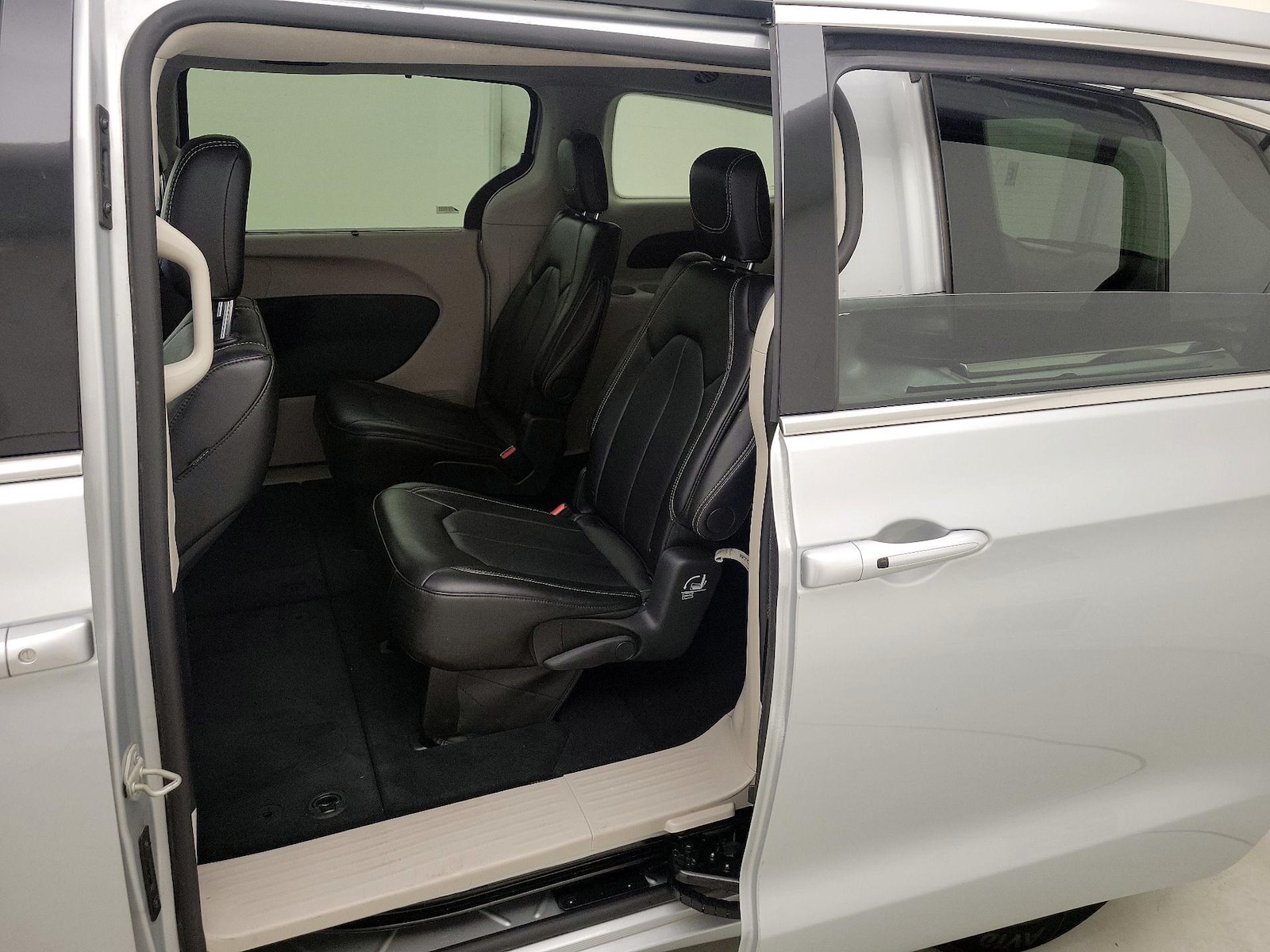2024 Chrysler Pacifica Touring L - Photo 20