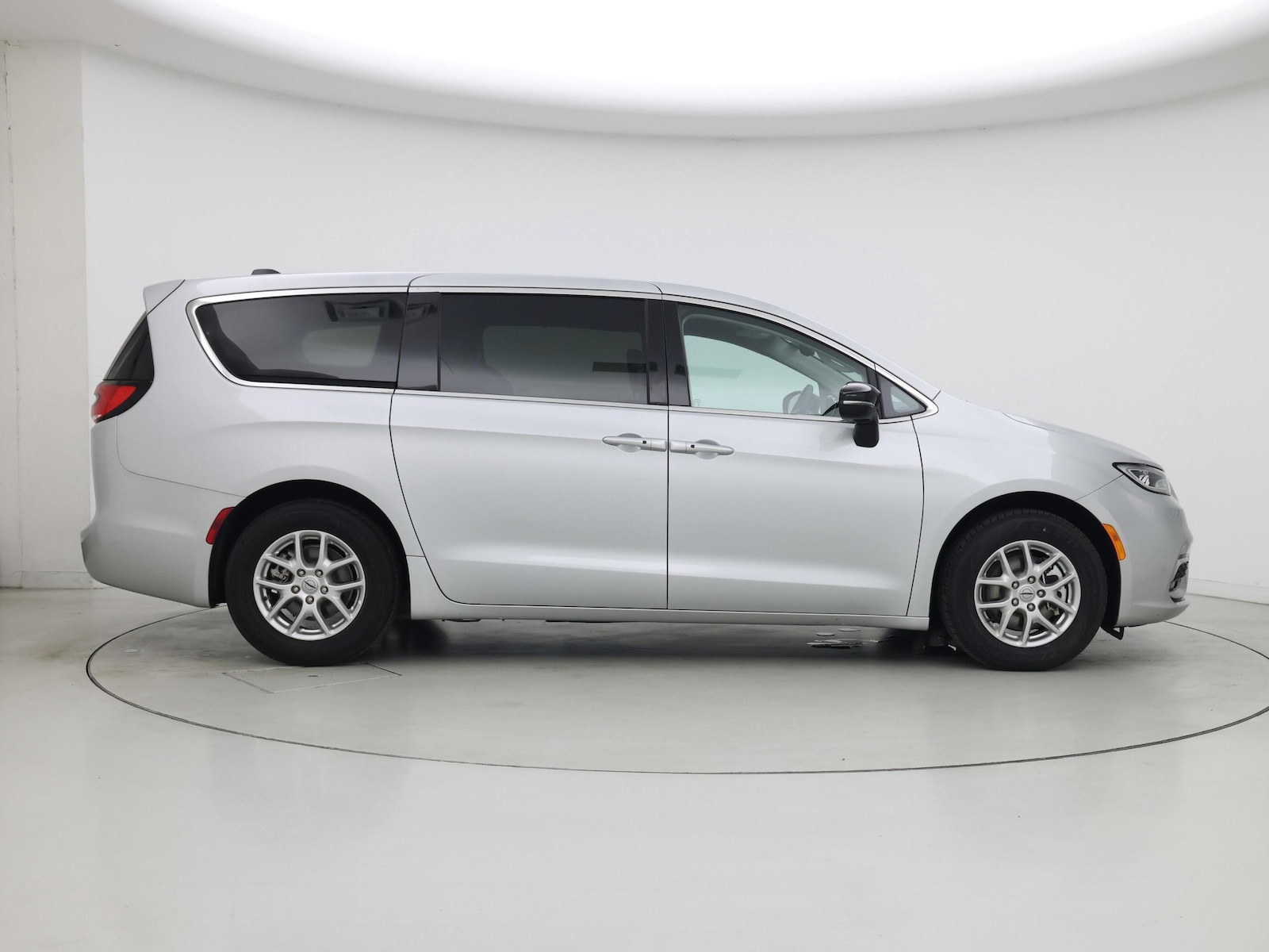 2024 Chrysler Pacifica Touring L - Photo 8