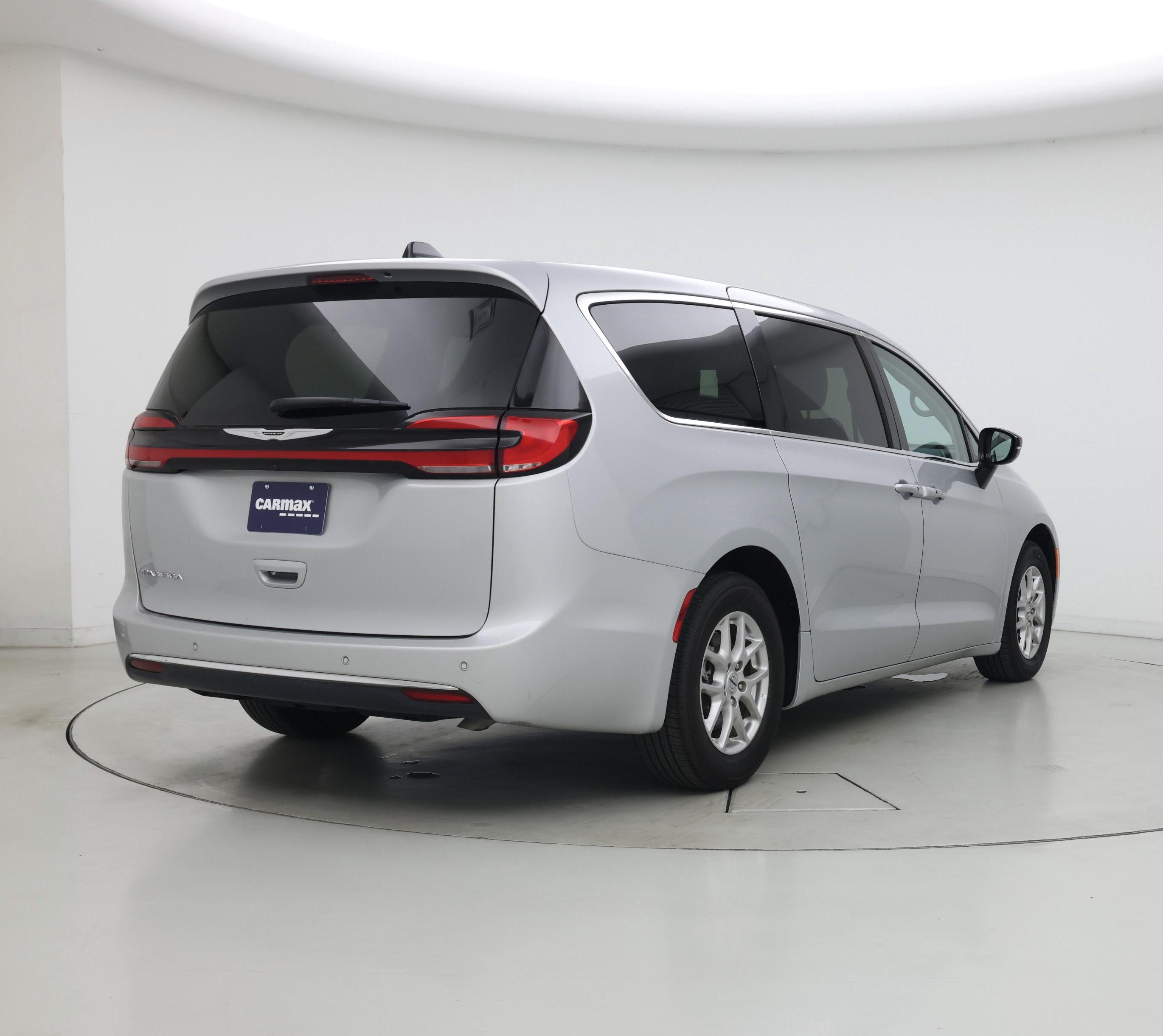 Thumbnail: 2024 Chrysler Pacifica - 8