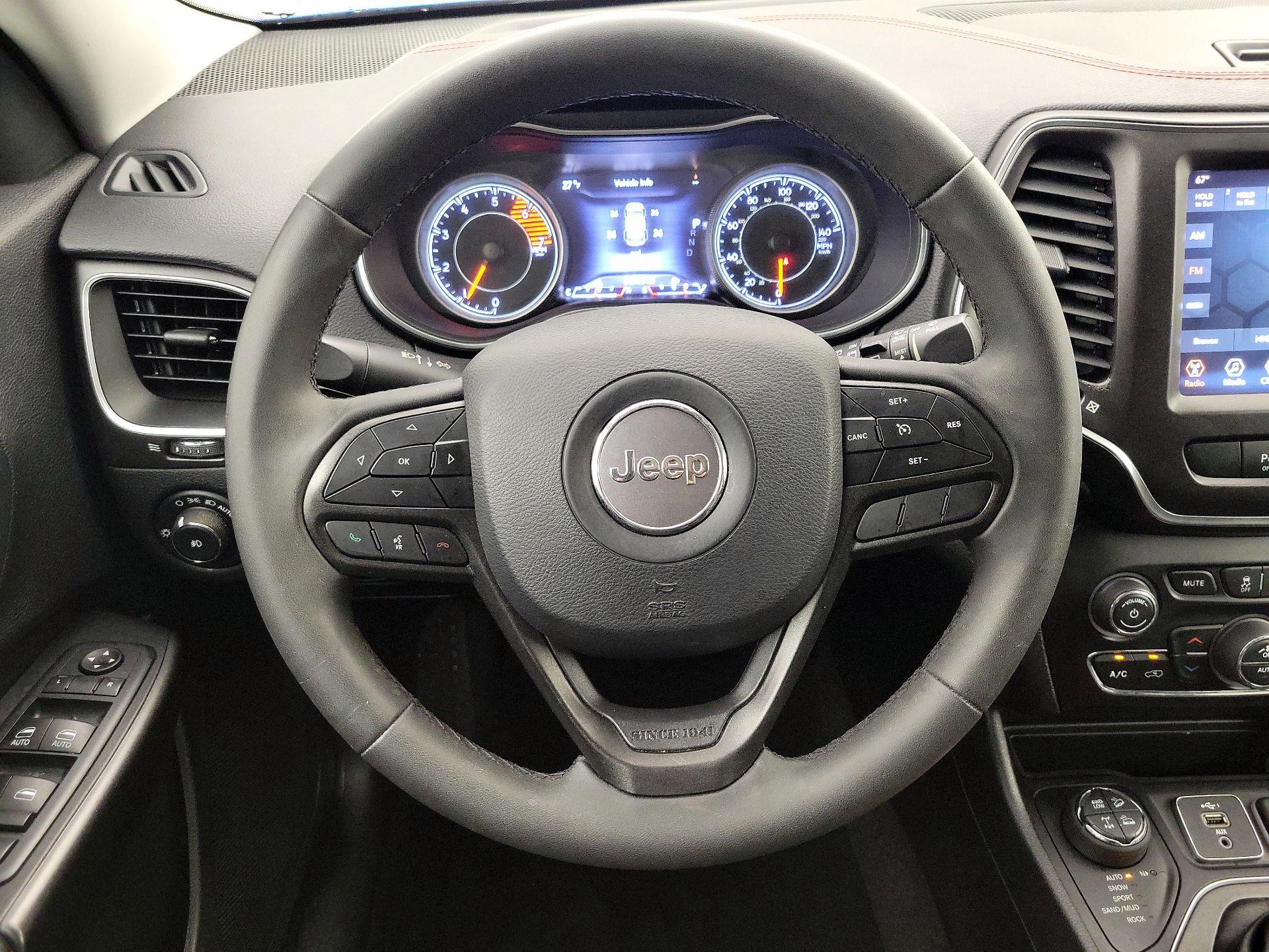 Thumbnail: 2020 Jeep Cherokee - 10