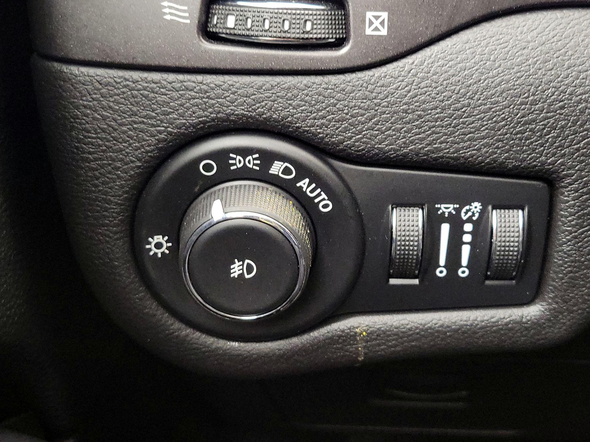 Thumbnail: 2020 Jeep Cherokee - 13