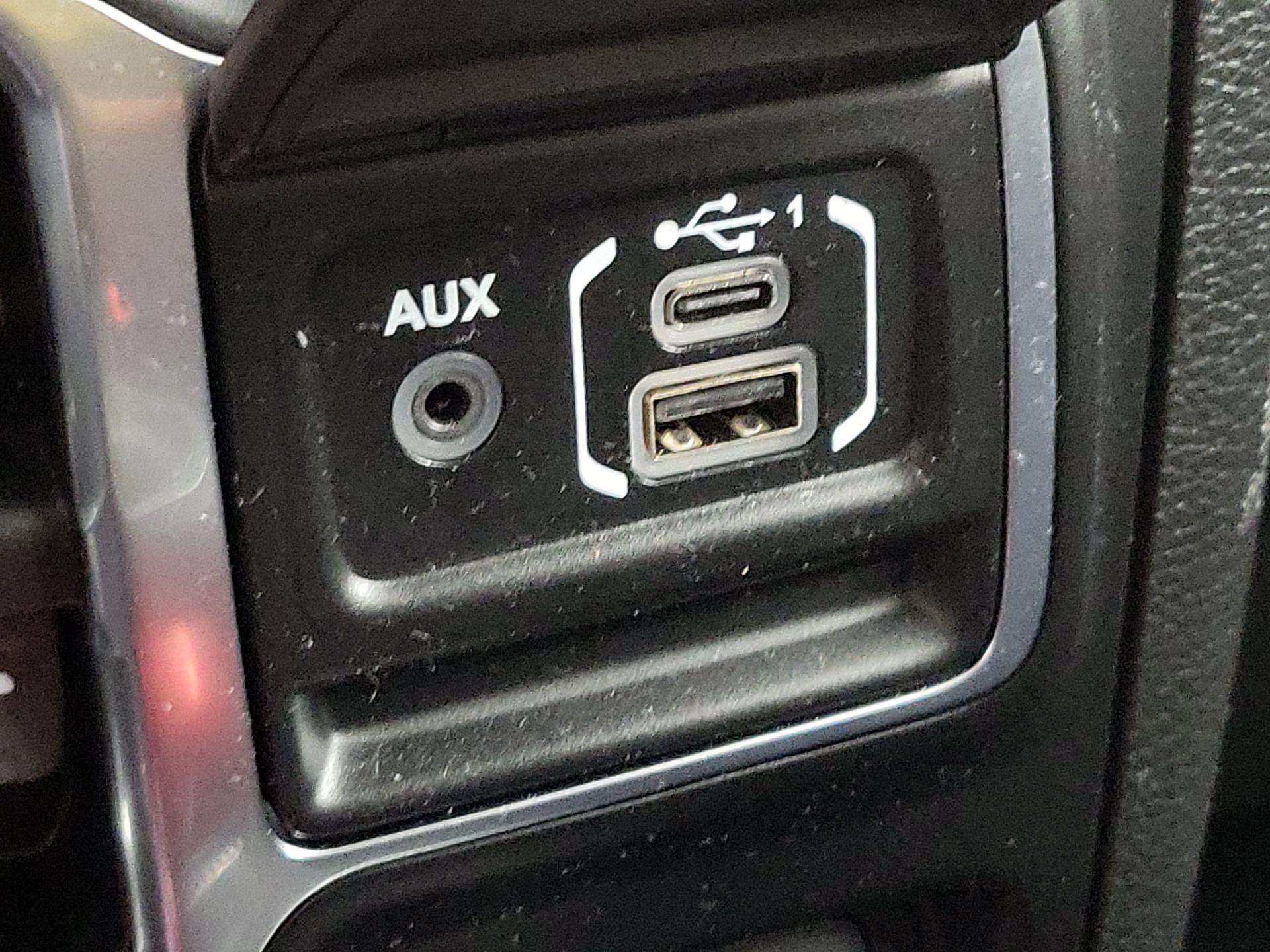 Thumbnail: 2020 Jeep Wrangler - 18