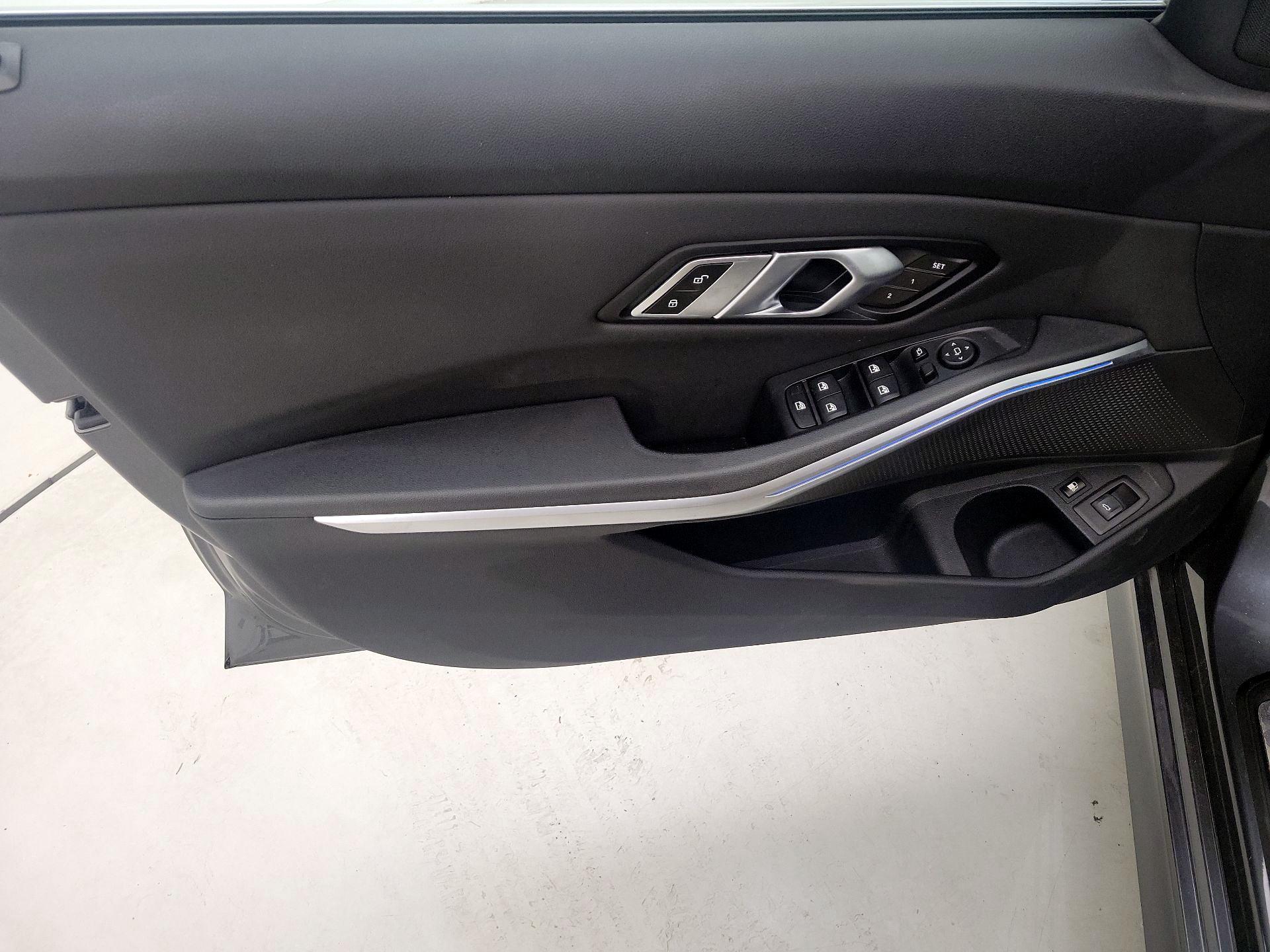 Thumbnail: 2021 BMW 3 Series - 12