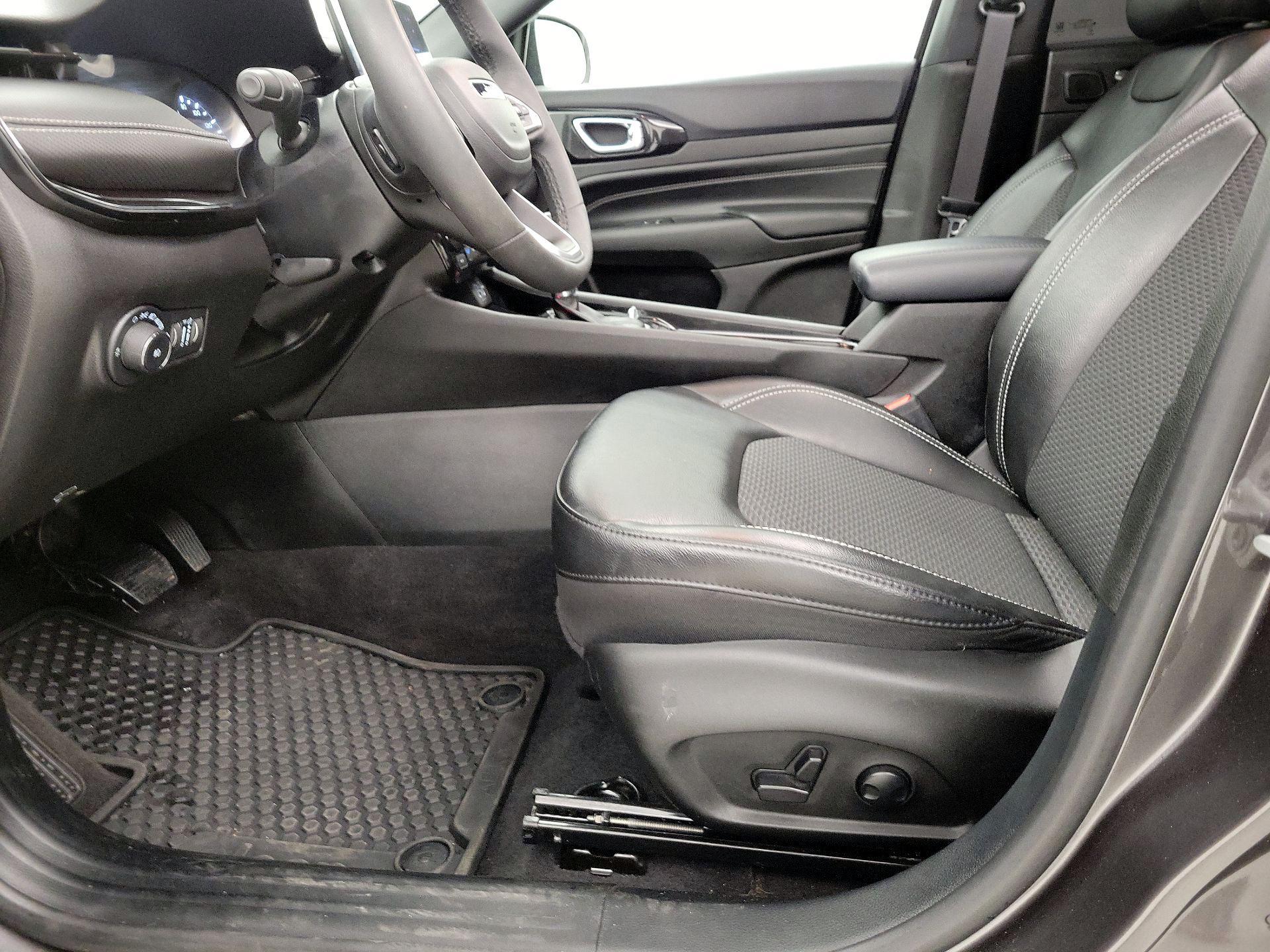 Thumbnail: 2023 Jeep Compass - 11