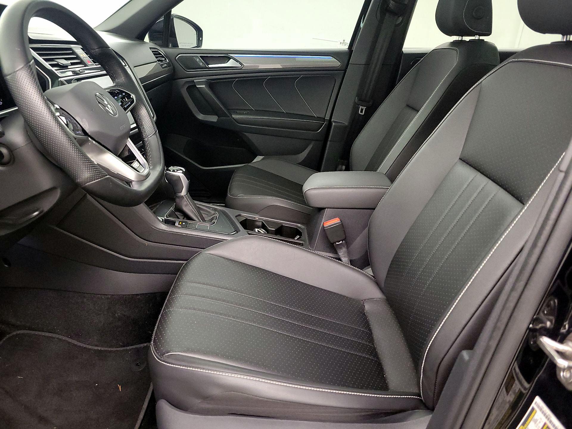 Thumbnail: 2023 Volkswagen Tiguan - 11