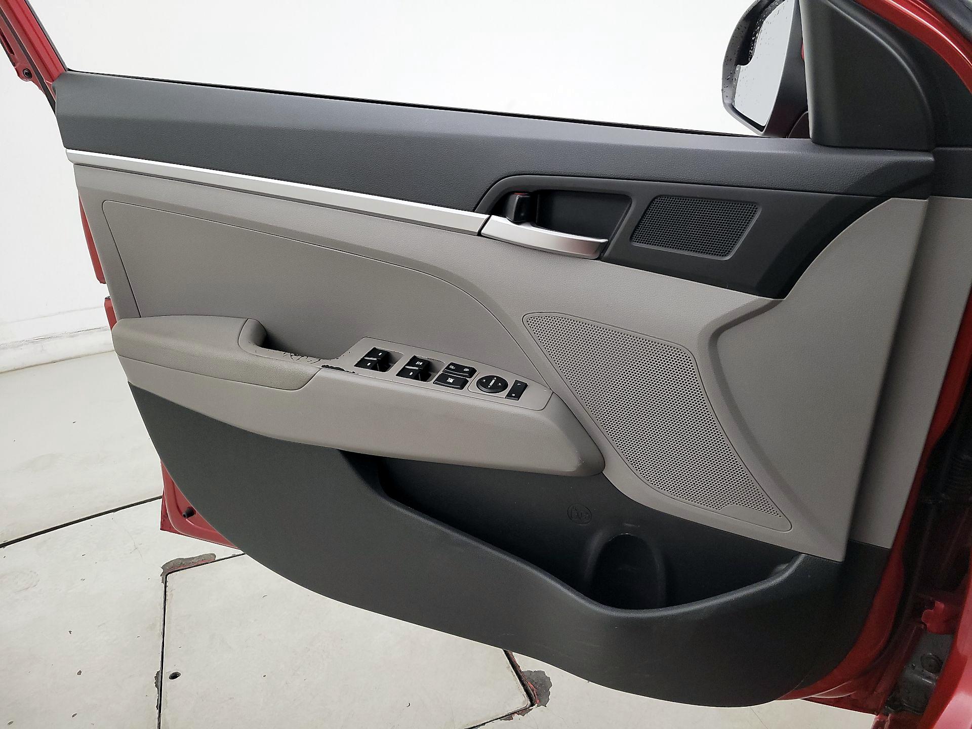 Thumbnail: 2019 Hyundai Elantra - 12