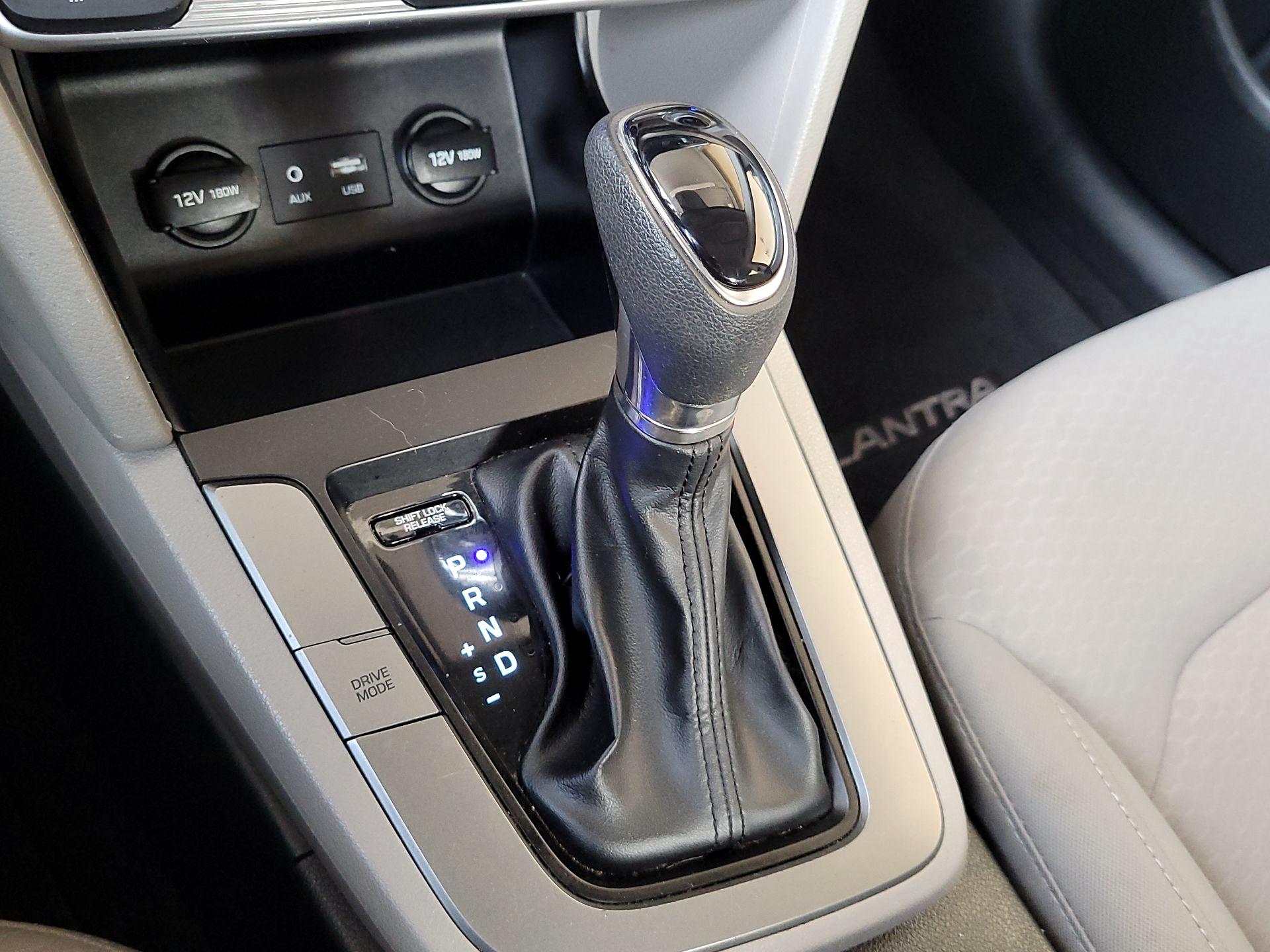 Thumbnail: 2019 Hyundai Elantra - 17