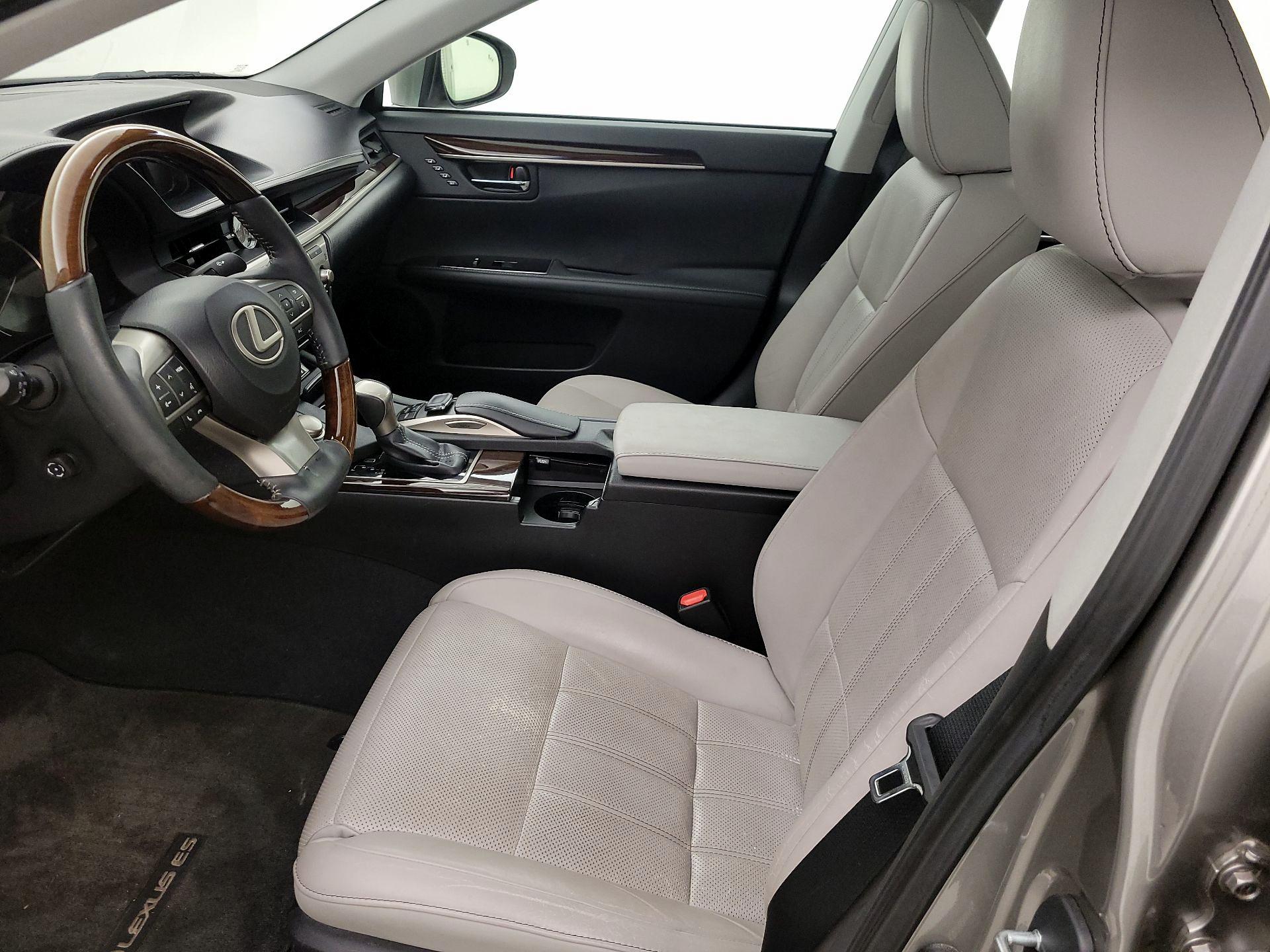 Thumbnail: 2016 Lexus ES - 11