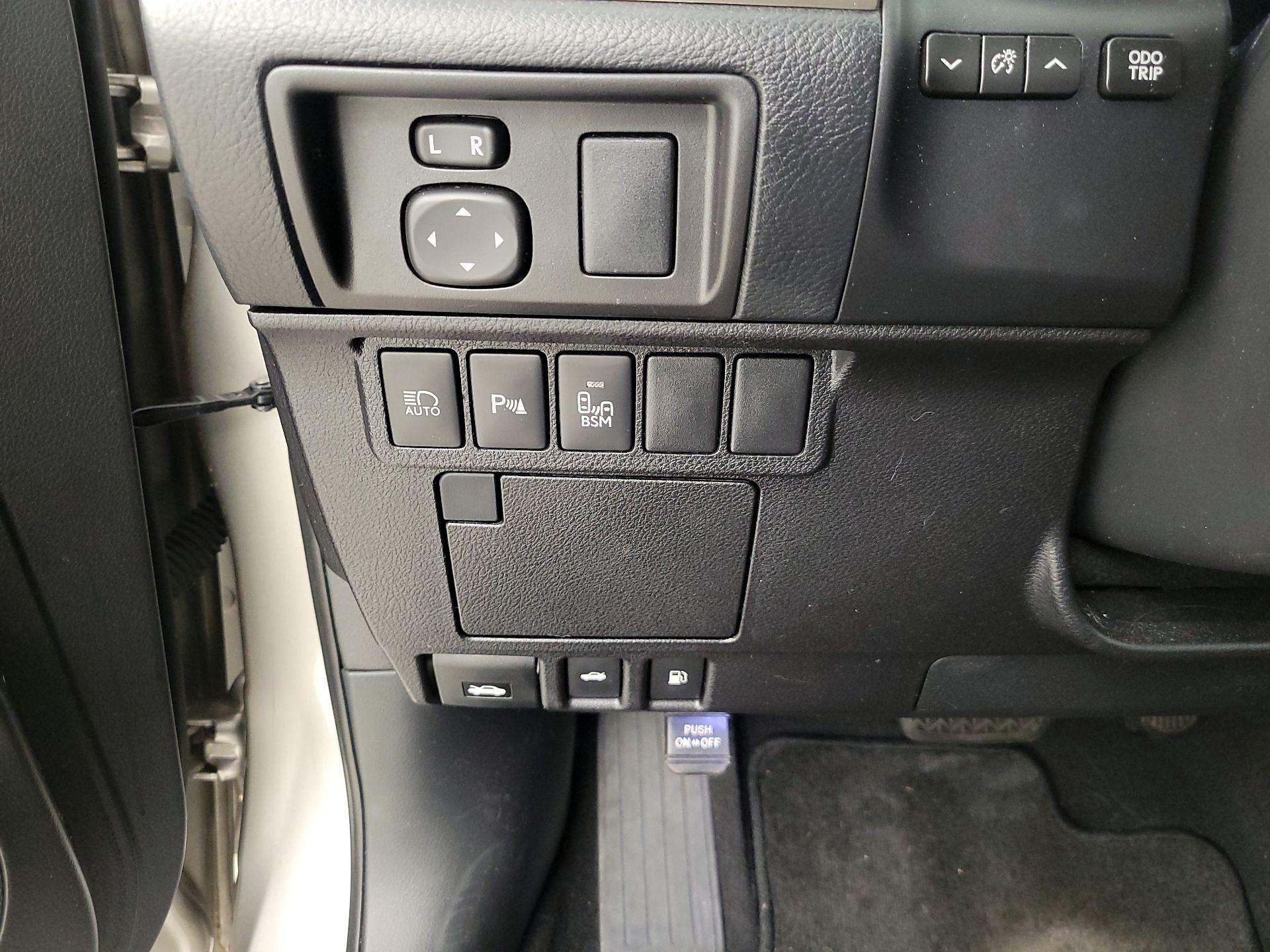 Thumbnail: 2016 Lexus ES - 13