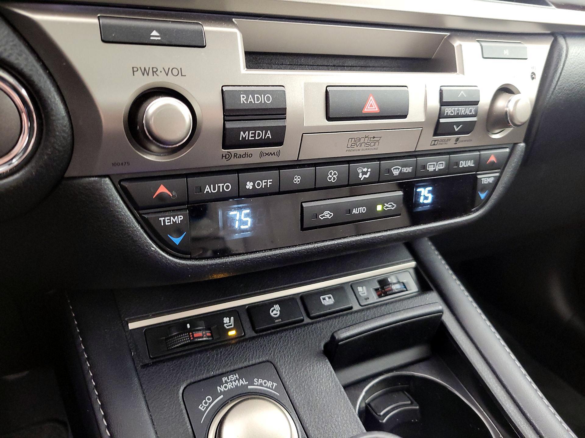 Thumbnail: 2016 Lexus ES - 17