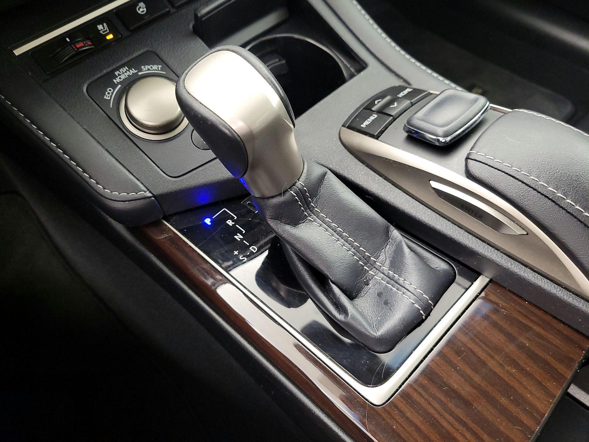 Thumbnail: 2016 Lexus ES - 18