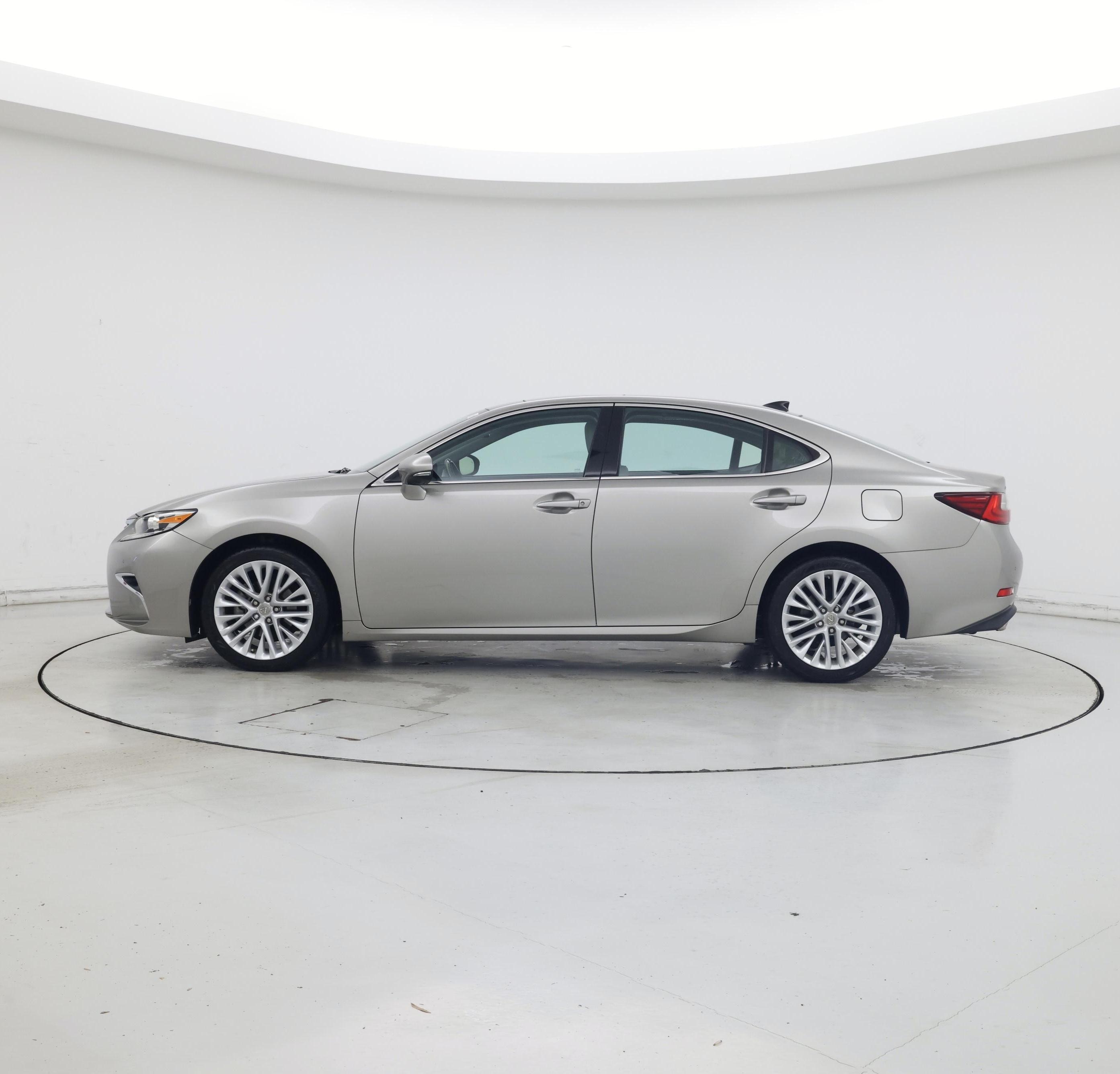 Thumbnail: 2016 Lexus ES - 3