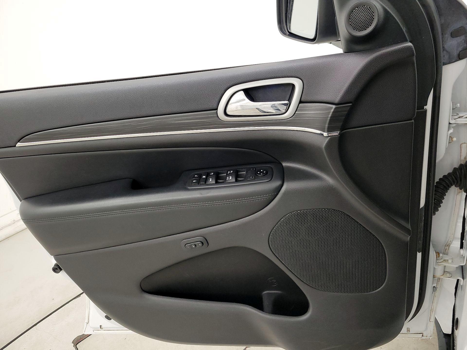 Thumbnail: 2019 Jeep Grand Cherokee - 12