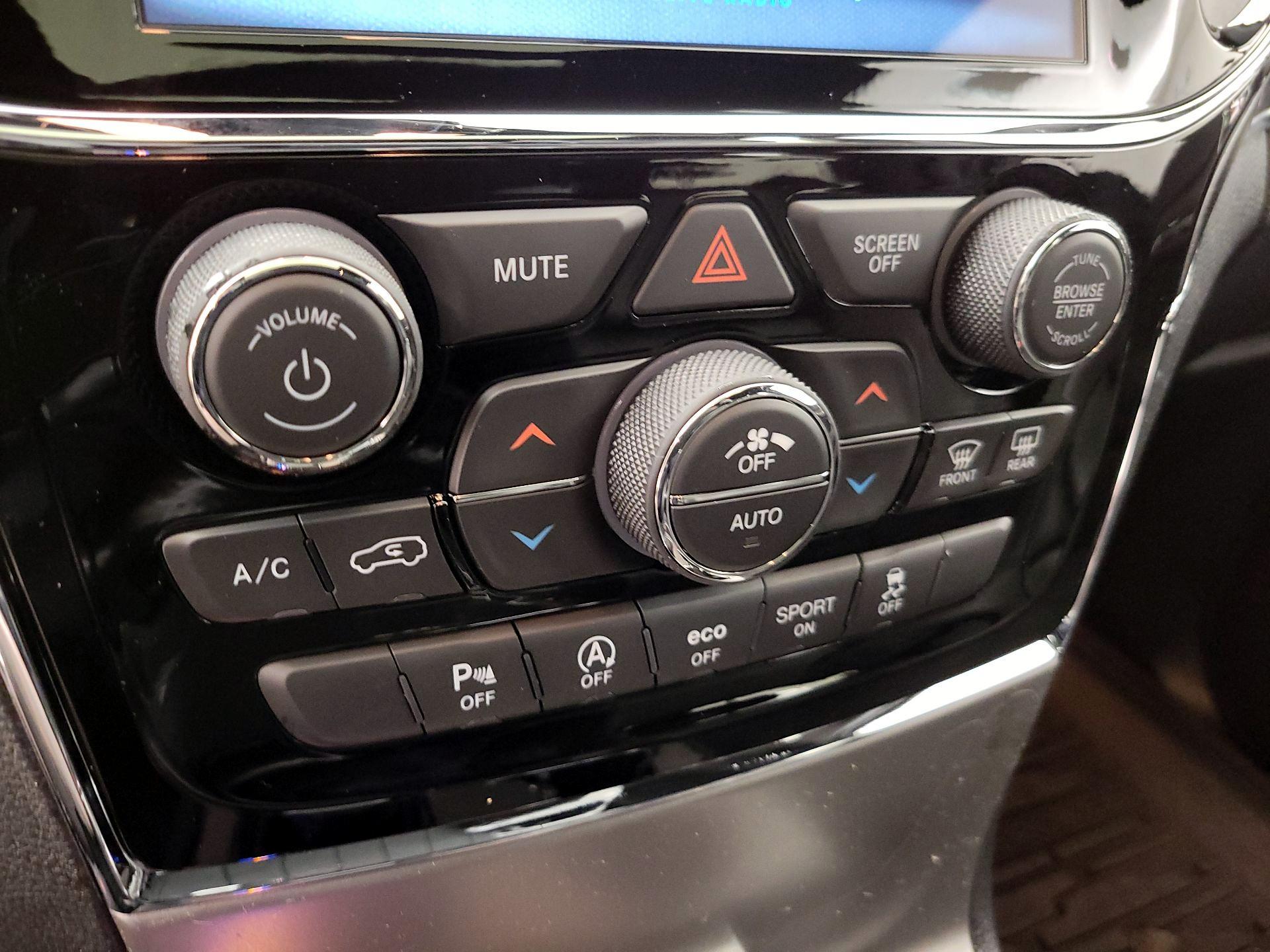 Thumbnail: 2019 Jeep Grand Cherokee - 17