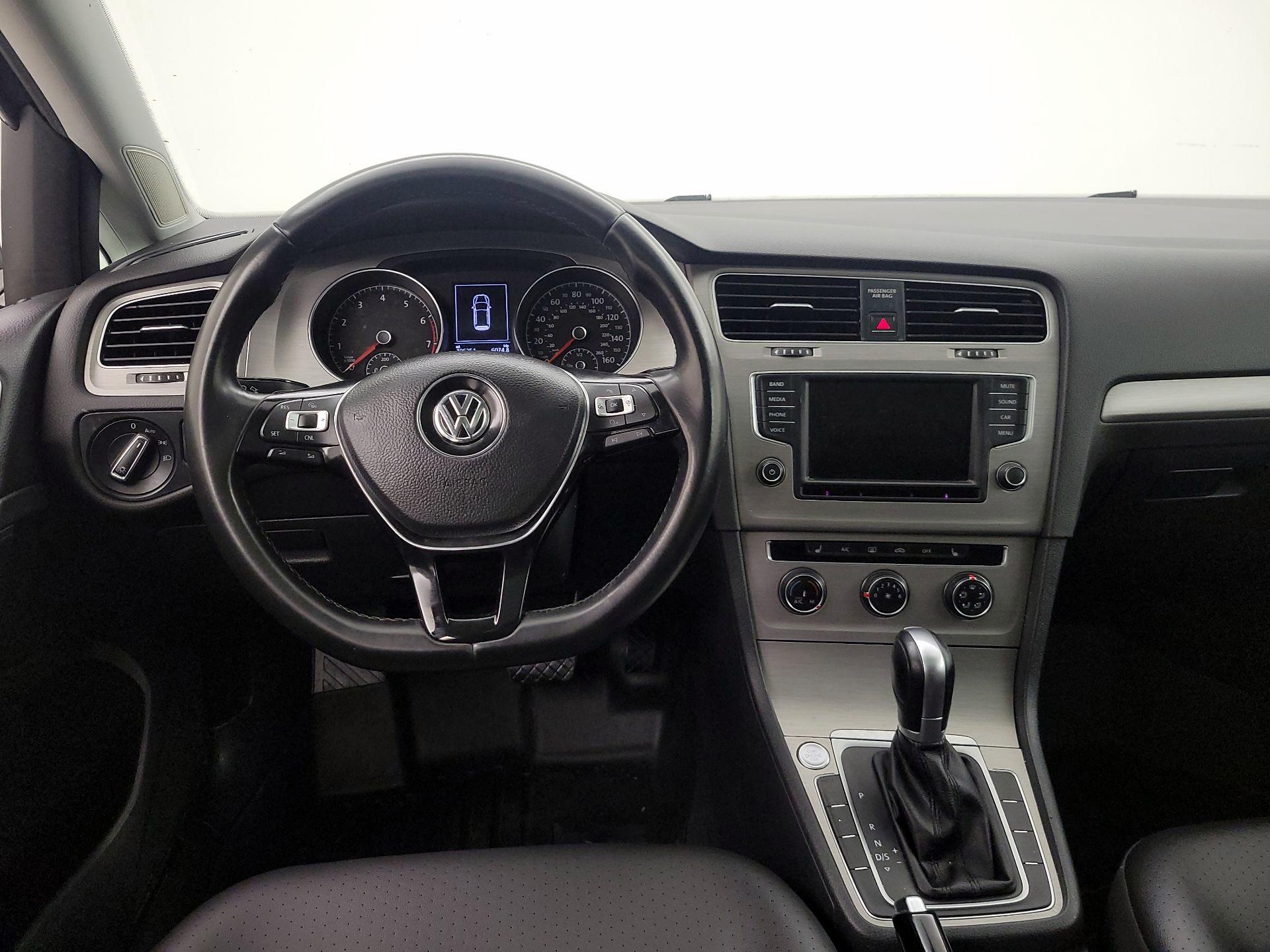 Thumbnail: 2017 Volkswagen Golf - 10