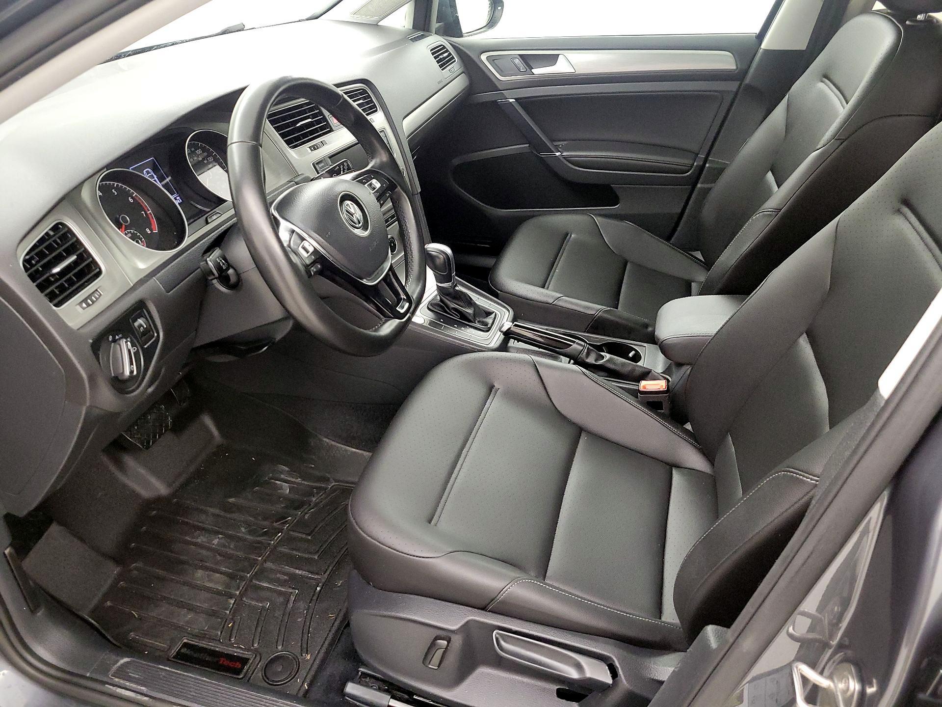 Thumbnail: 2017 Volkswagen Golf - 11