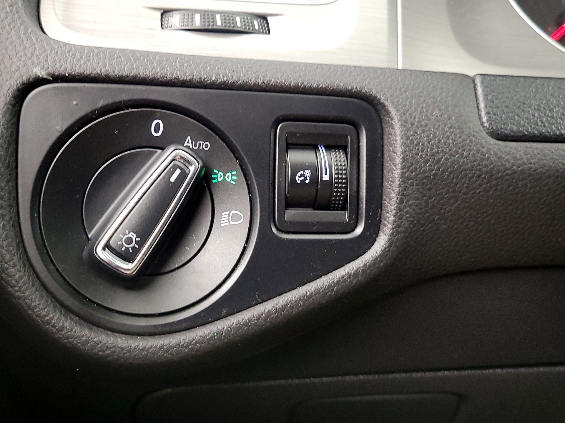 Thumbnail: 2017 Volkswagen Golf - 13