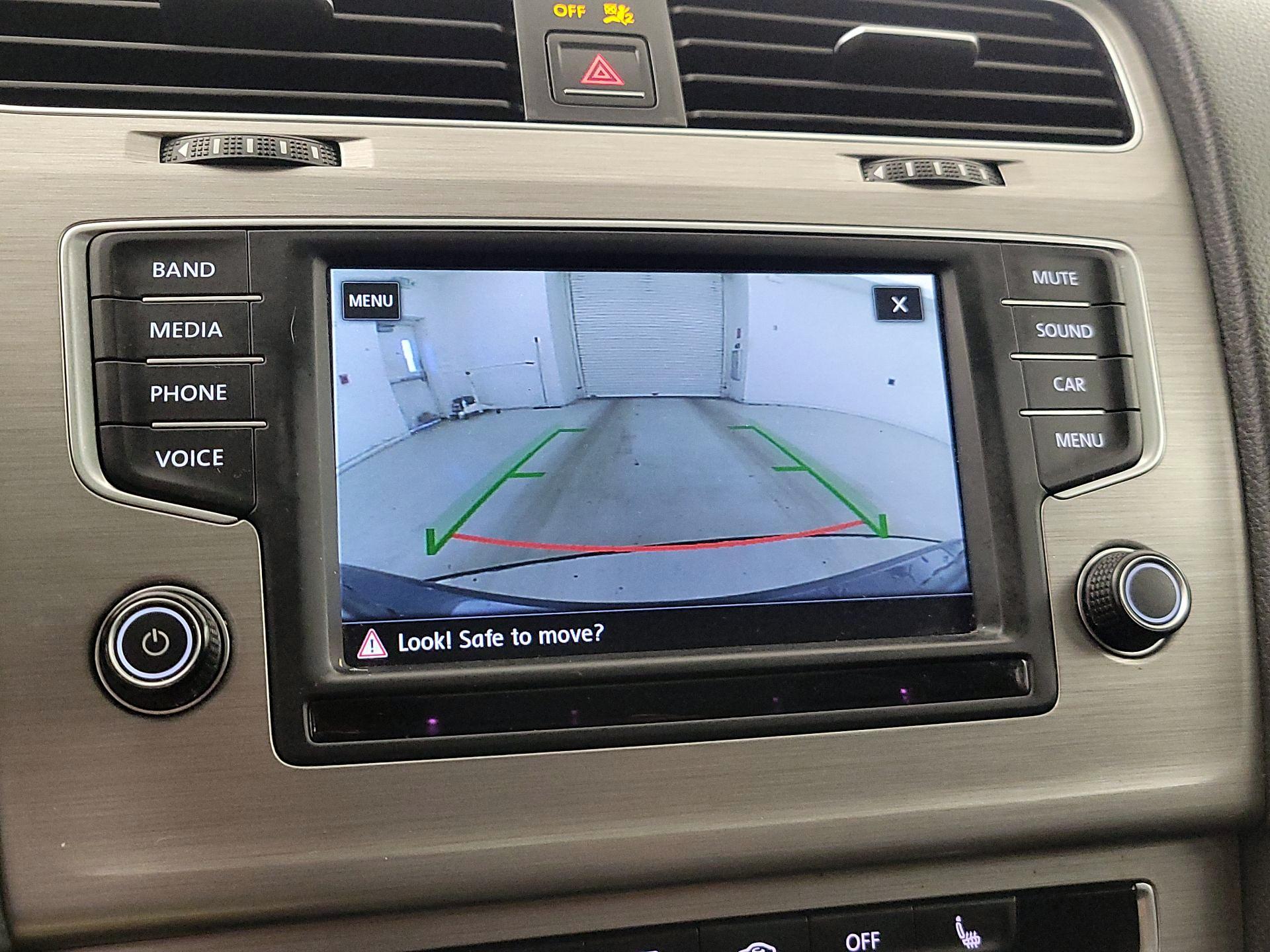 Thumbnail: 2017 Volkswagen Golf - 14