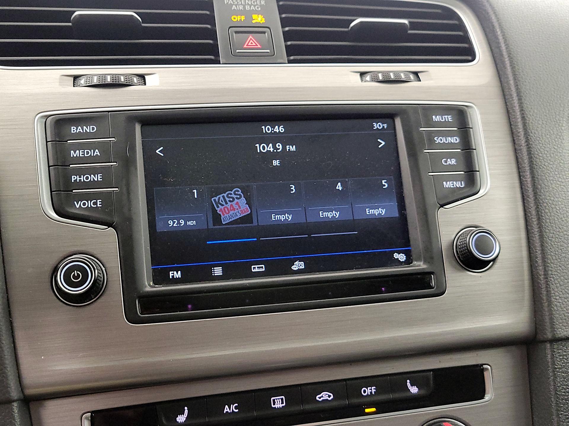 Thumbnail: 2017 Volkswagen Golf - 15