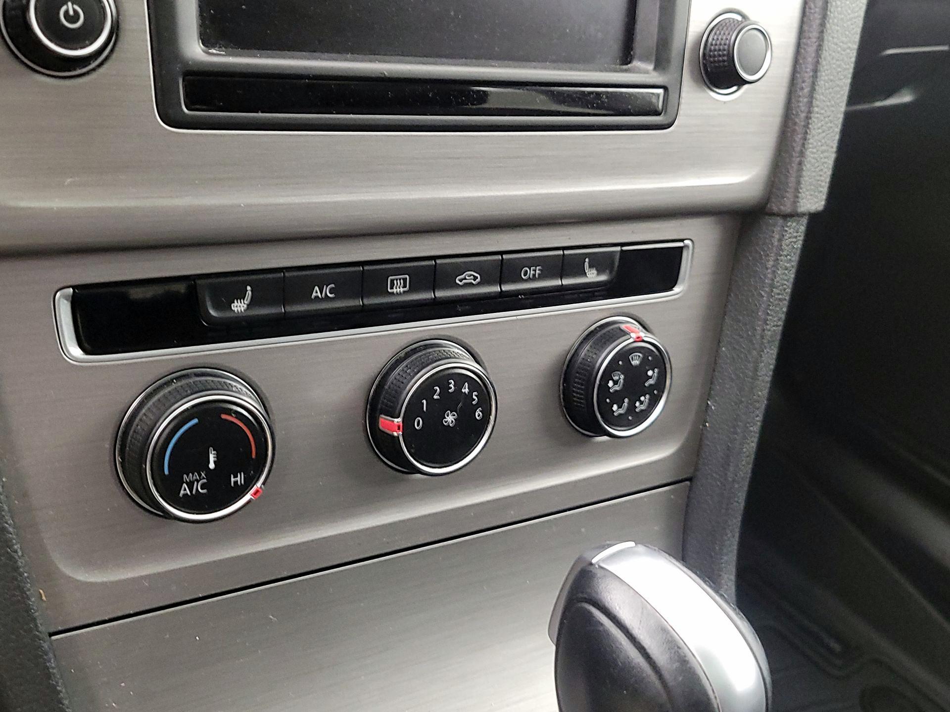 Thumbnail: 2017 Volkswagen Golf - 16