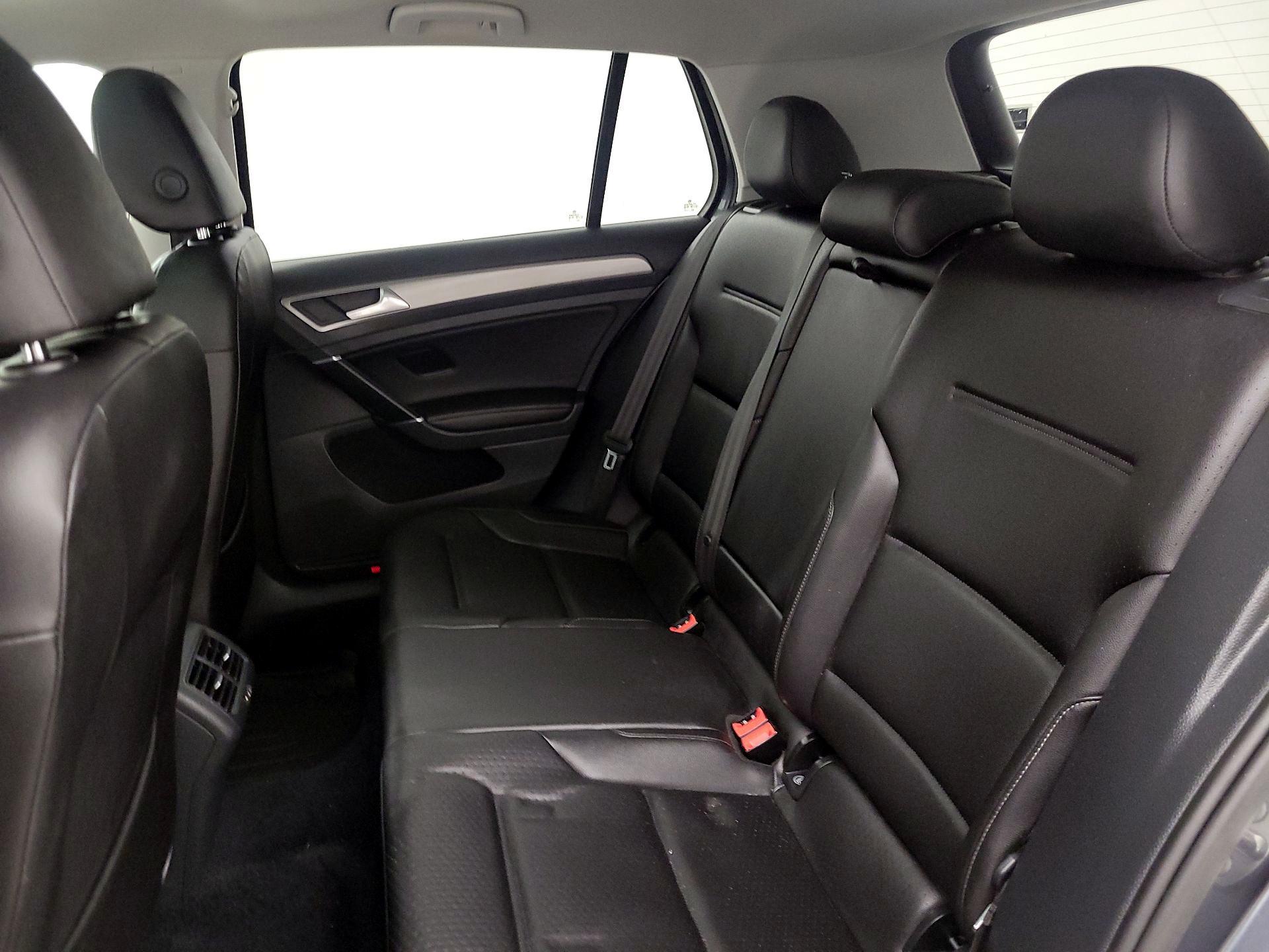 Thumbnail: 2017 Volkswagen Golf - 20