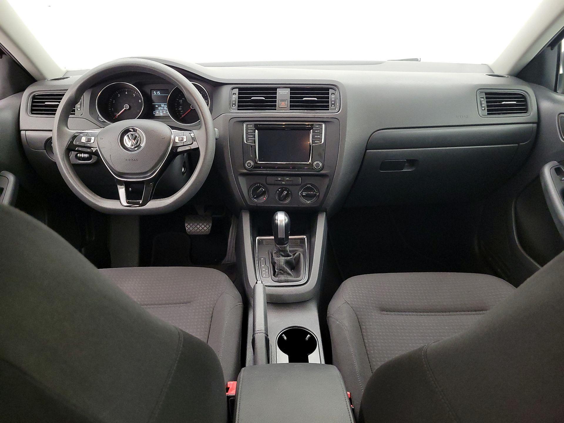 Thumbnail: 2016 Volkswagen Jetta - 9