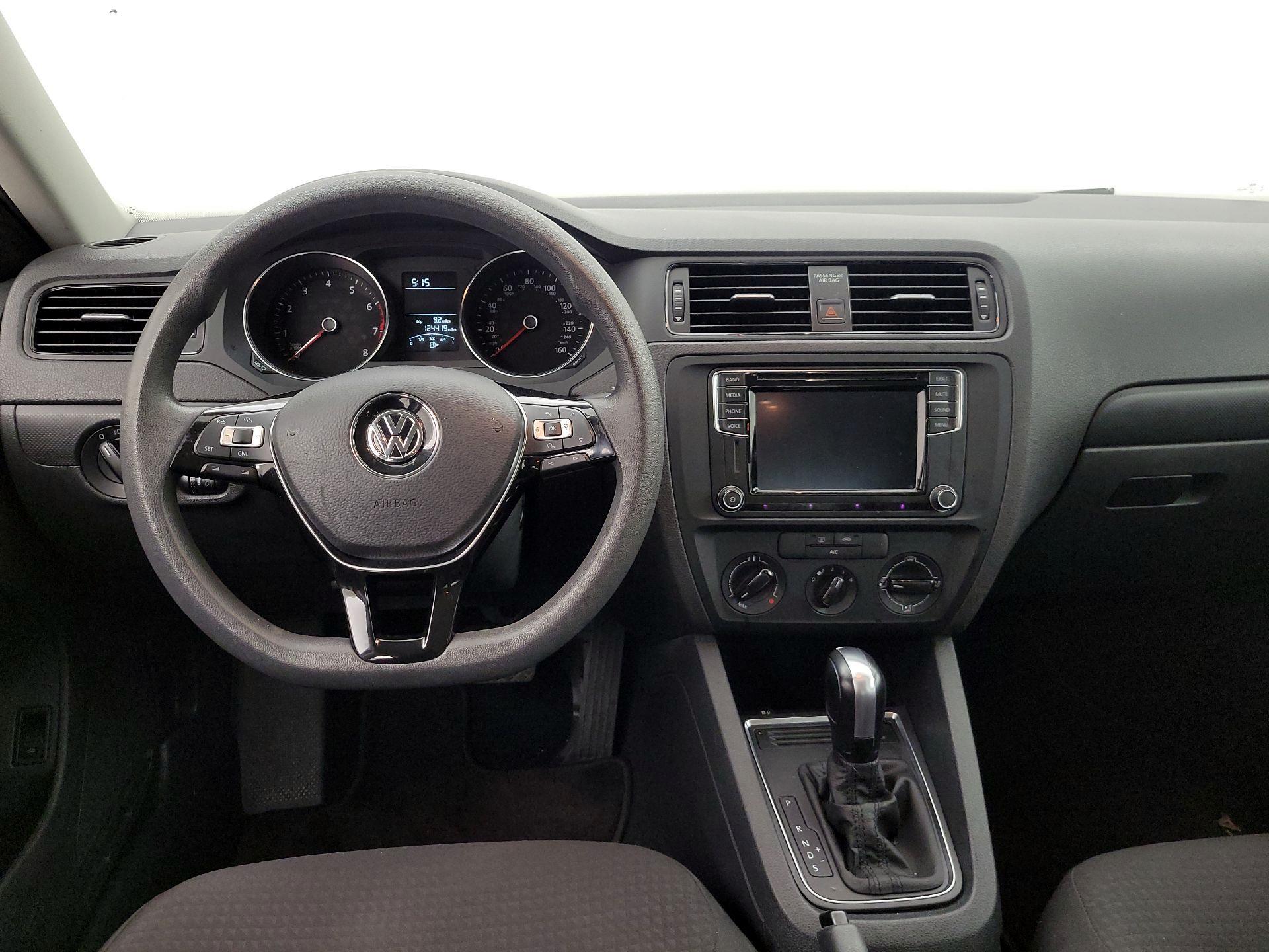 Thumbnail: 2016 Volkswagen Jetta - 10