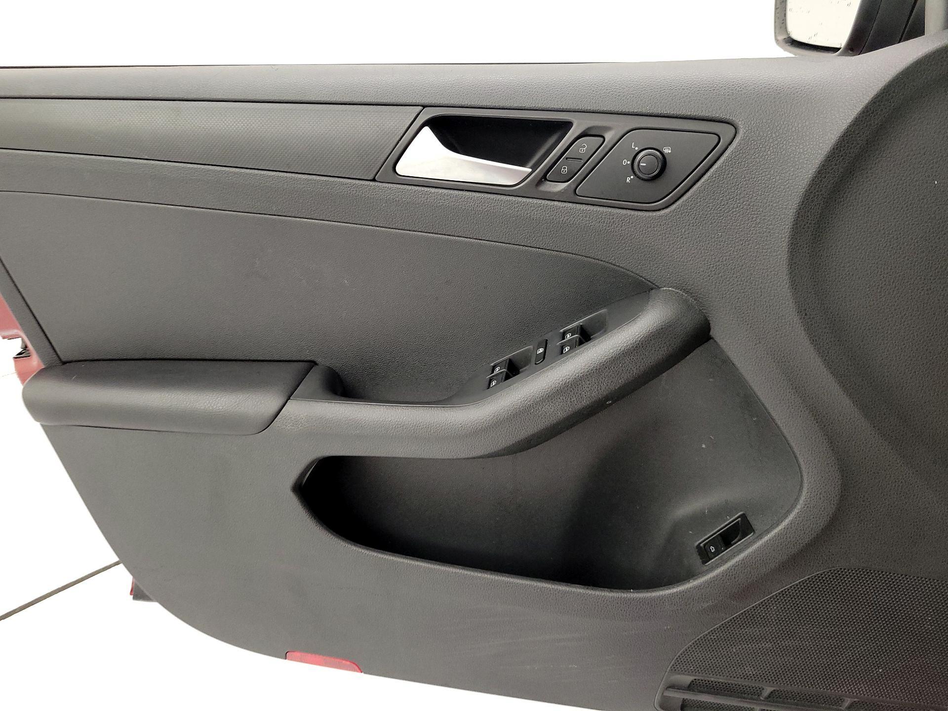 Thumbnail: 2016 Volkswagen Jetta - 12