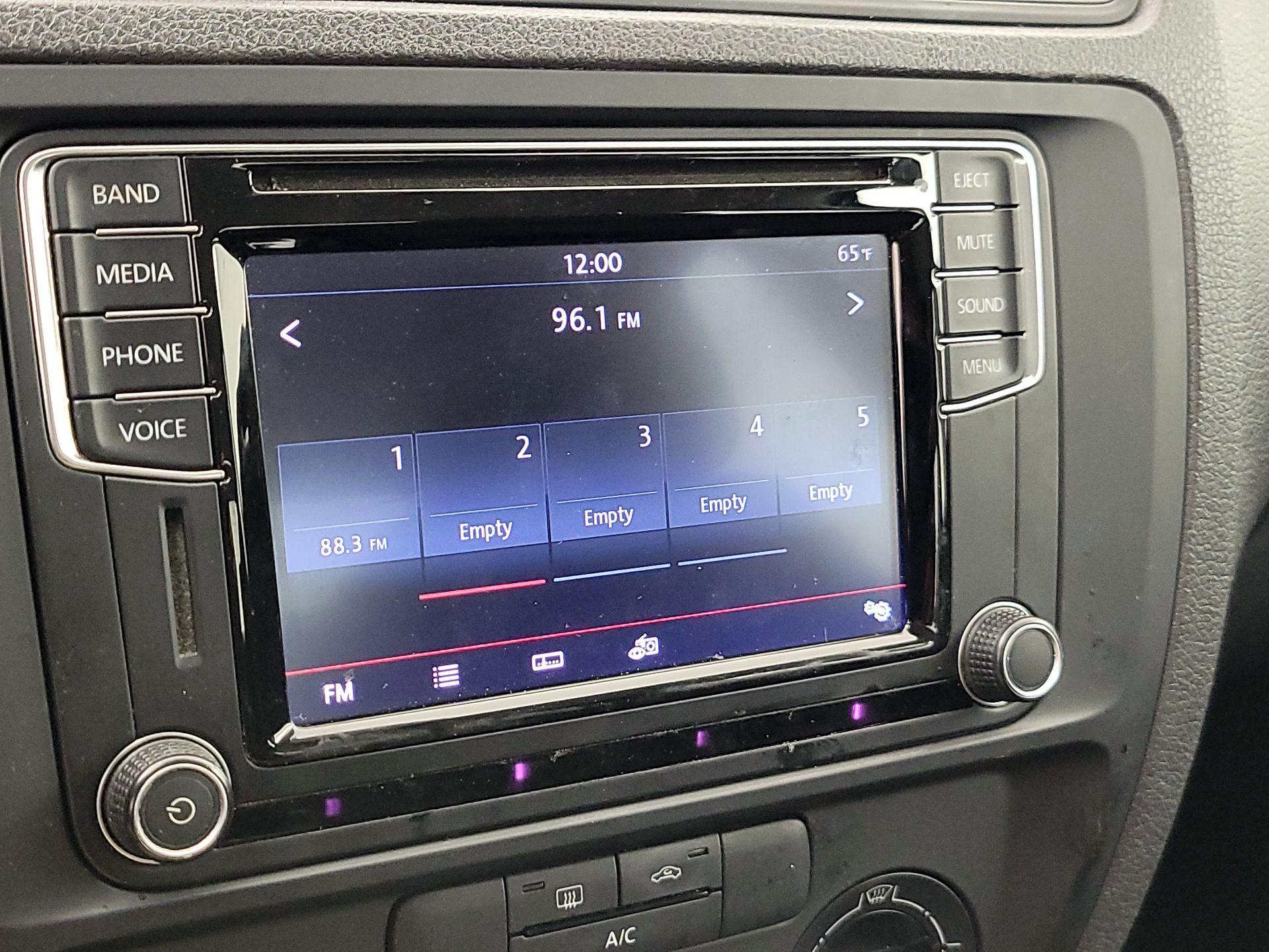 Thumbnail: 2016 Volkswagen Jetta - 15