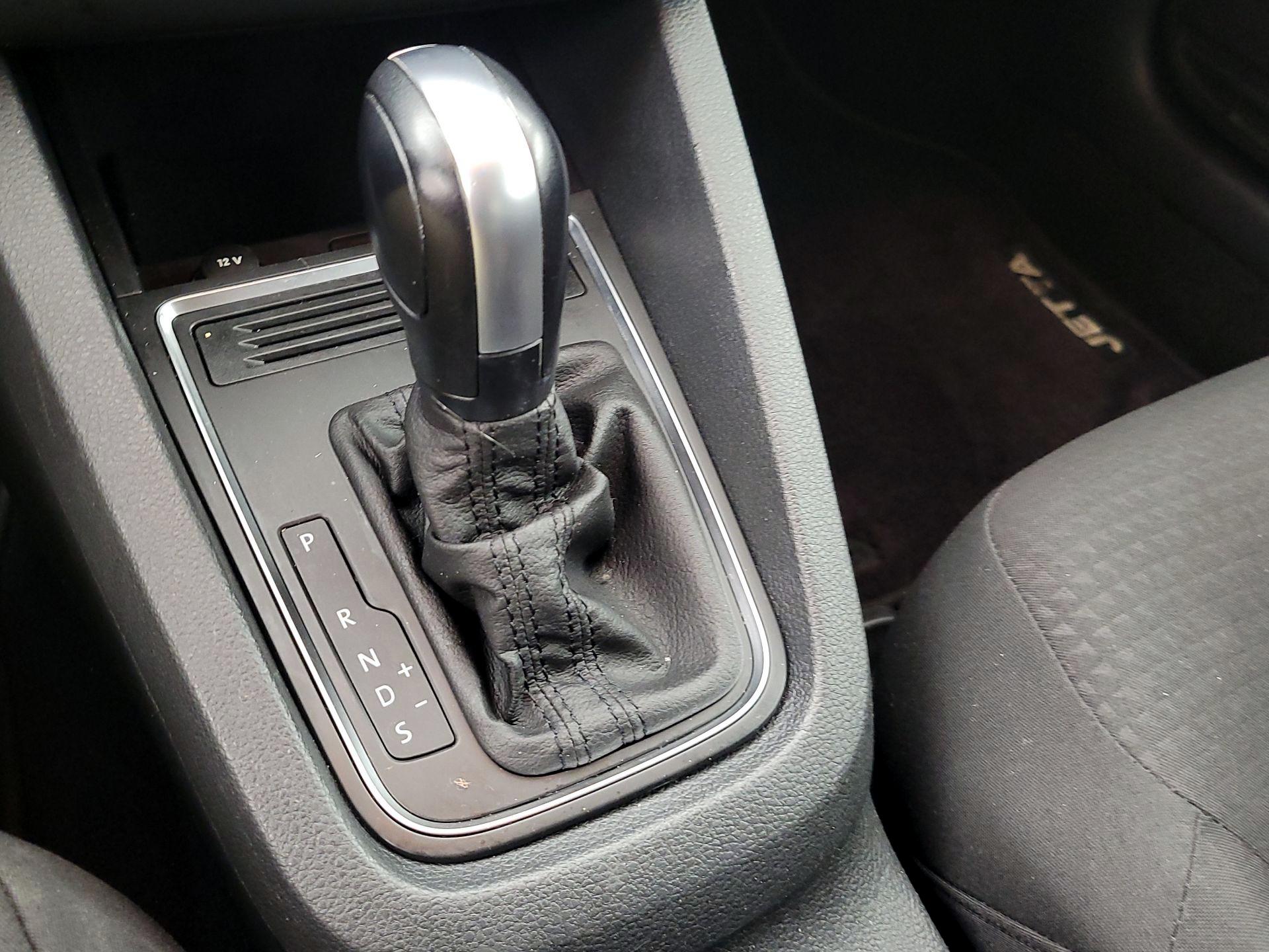 Thumbnail: 2016 Volkswagen Jetta - 17