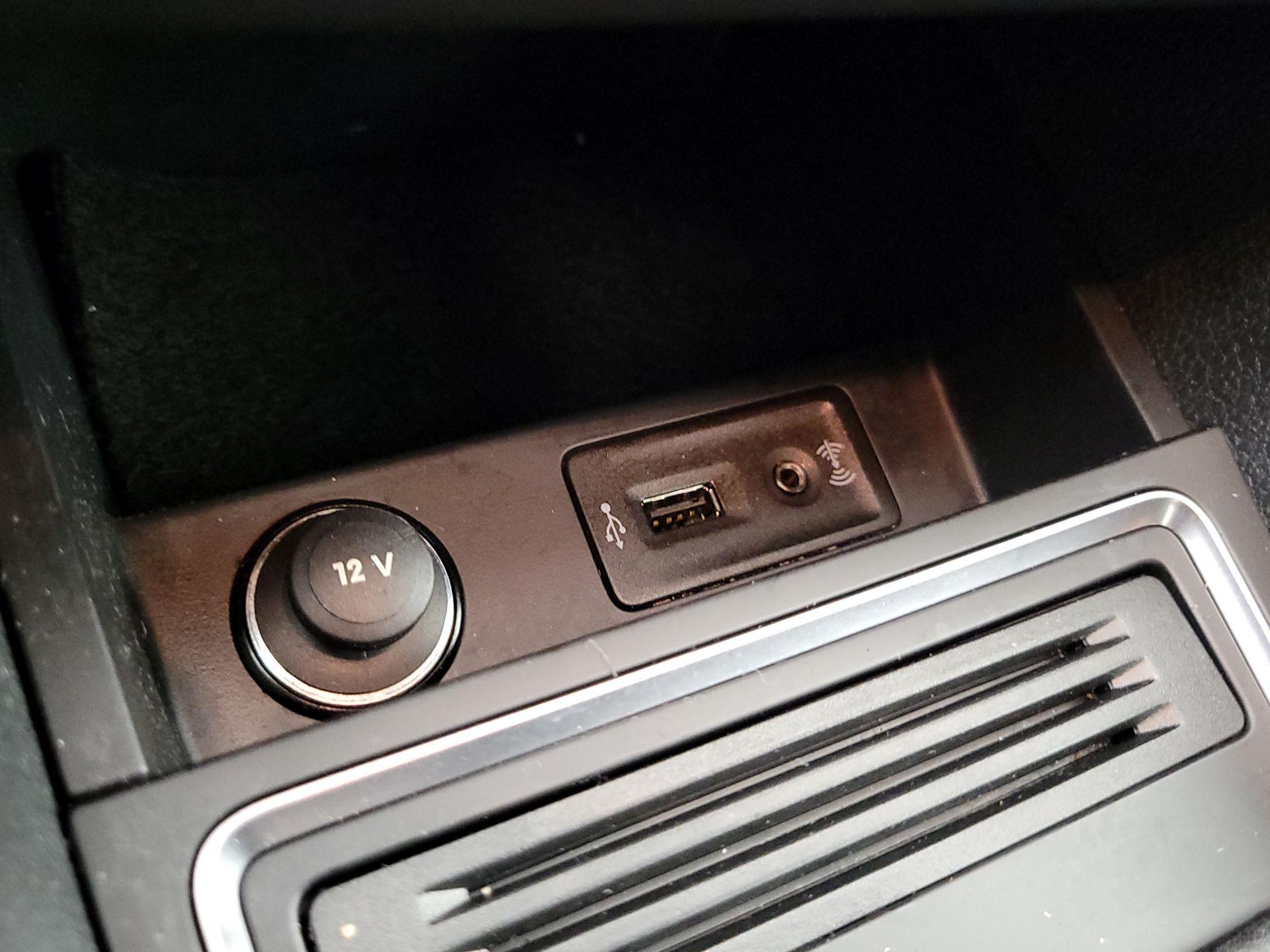 Thumbnail: 2016 Volkswagen Jetta - 18