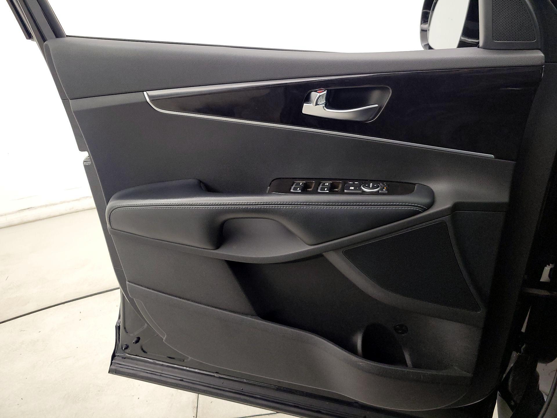 Thumbnail: 2017 Kia Sorento - 12