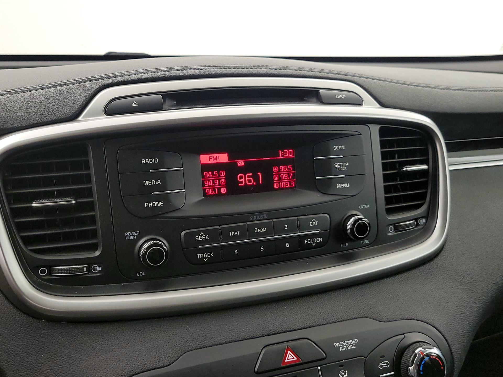 Thumbnail: 2017 Kia Sorento - 14