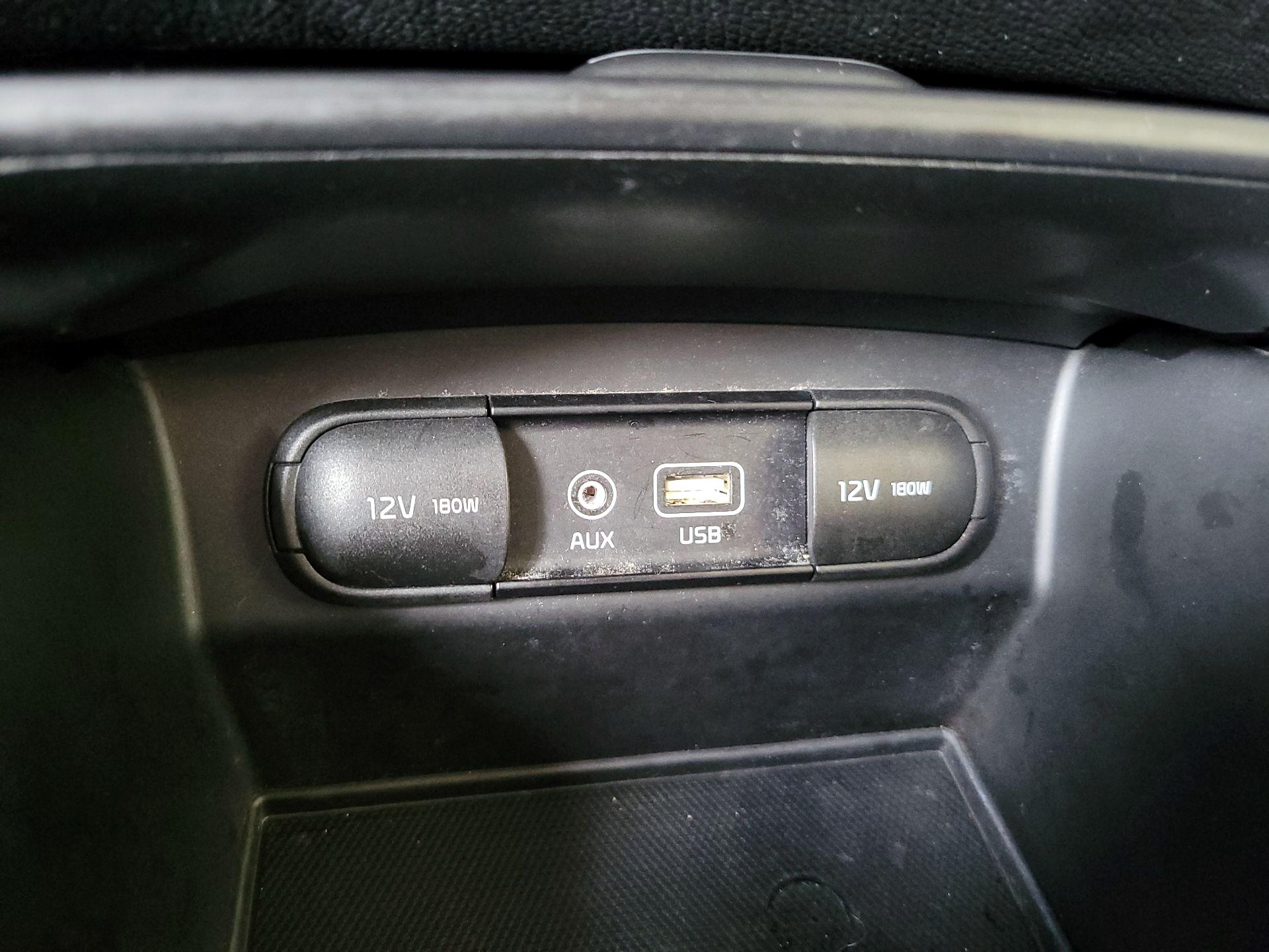 Thumbnail: 2017 Kia Sorento - 17