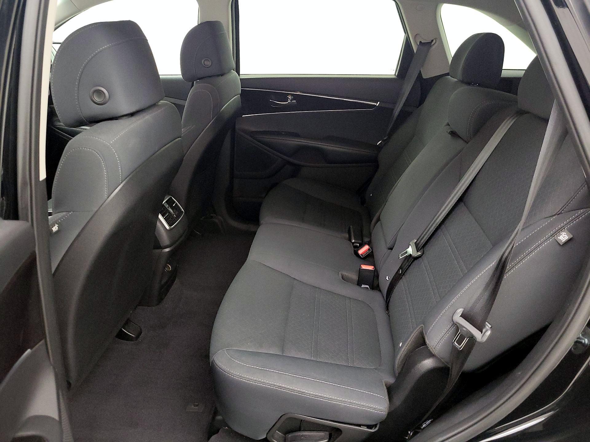 Thumbnail: 2017 Kia Sorento - 18