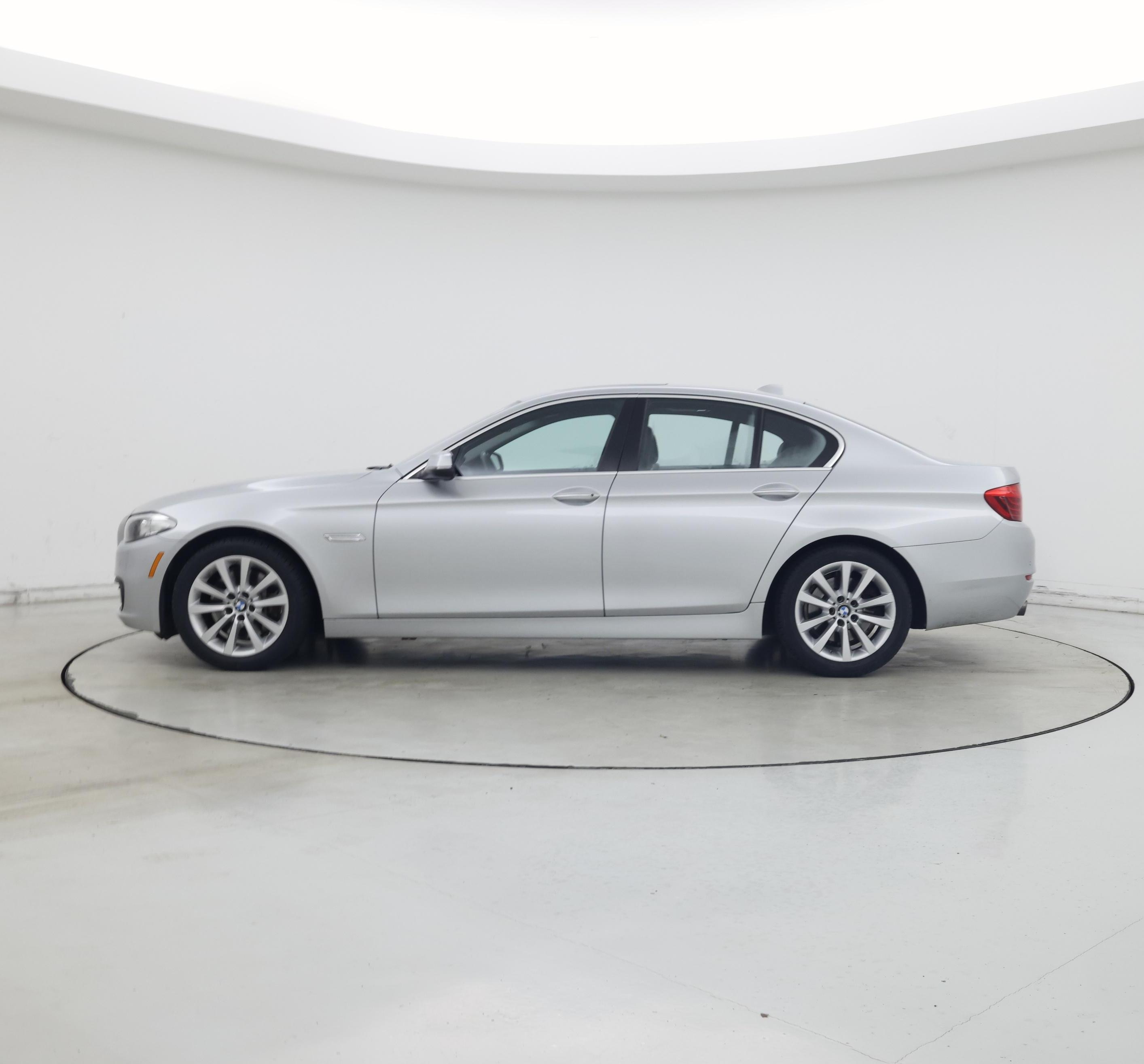Thumbnail: 2016 BMW 5 Series - 3
