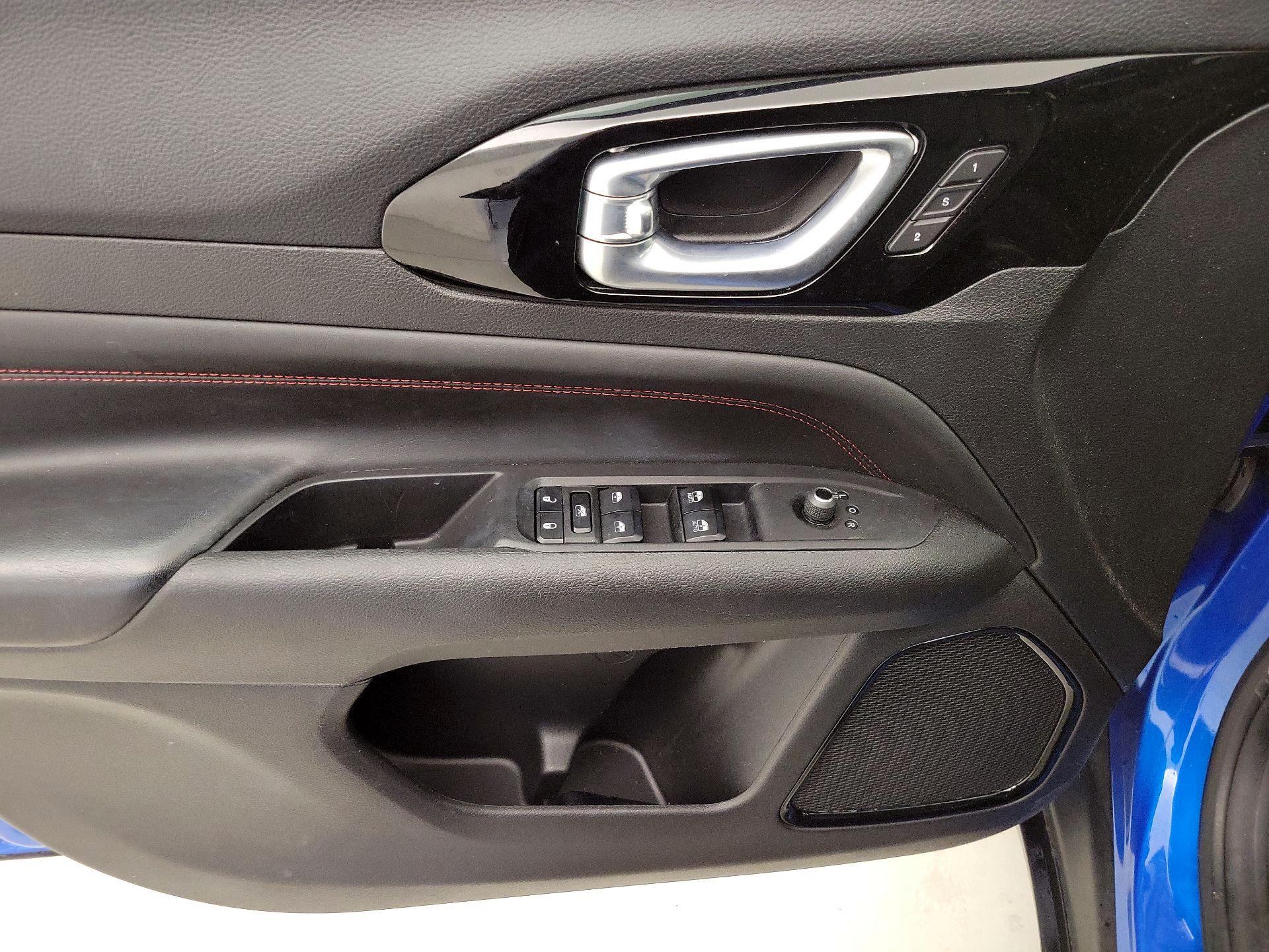 Thumbnail: 2023 Jeep Compass - 12