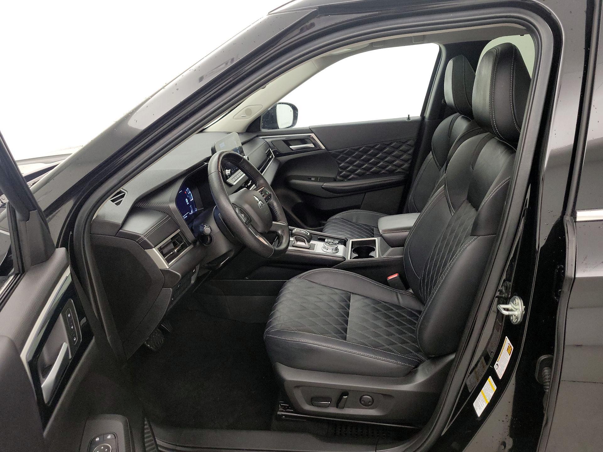 Thumbnail: 2024 Mitsubishi Outlander - 11