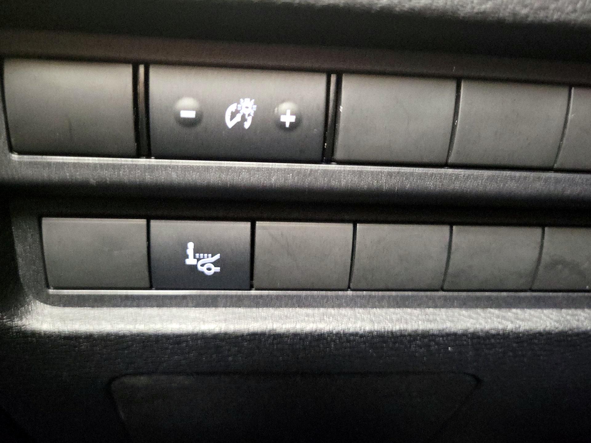 Thumbnail: 2024 Mitsubishi Outlander - 13