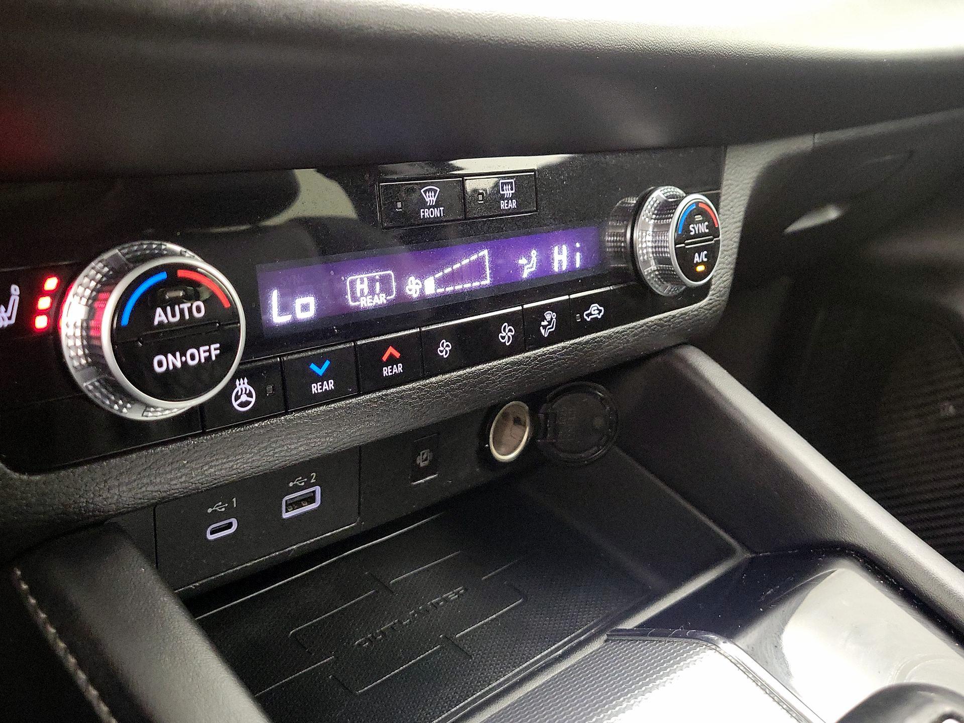 Thumbnail: 2024 Mitsubishi Outlander - 17