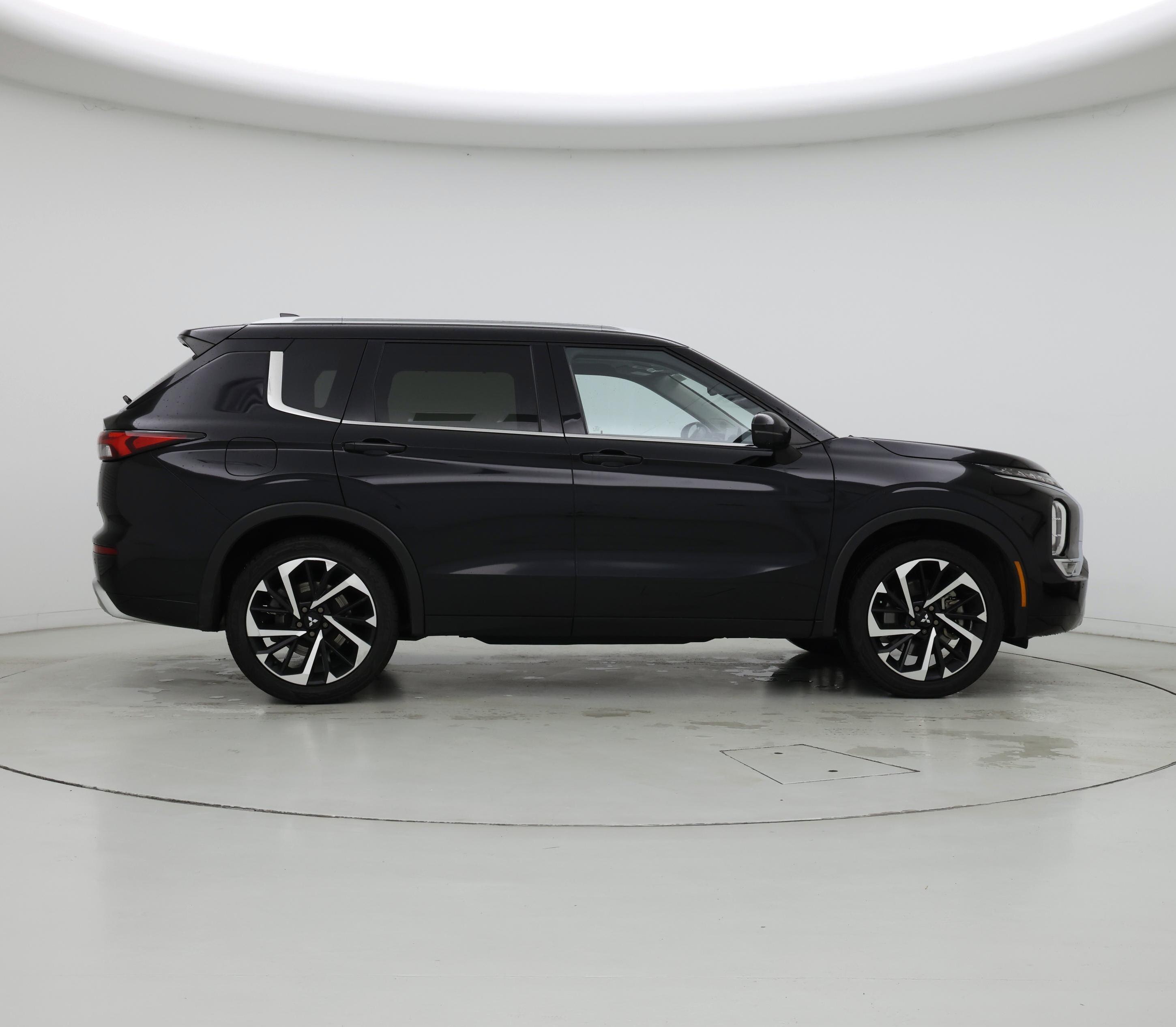 Thumbnail: 2024 Mitsubishi Outlander - 7