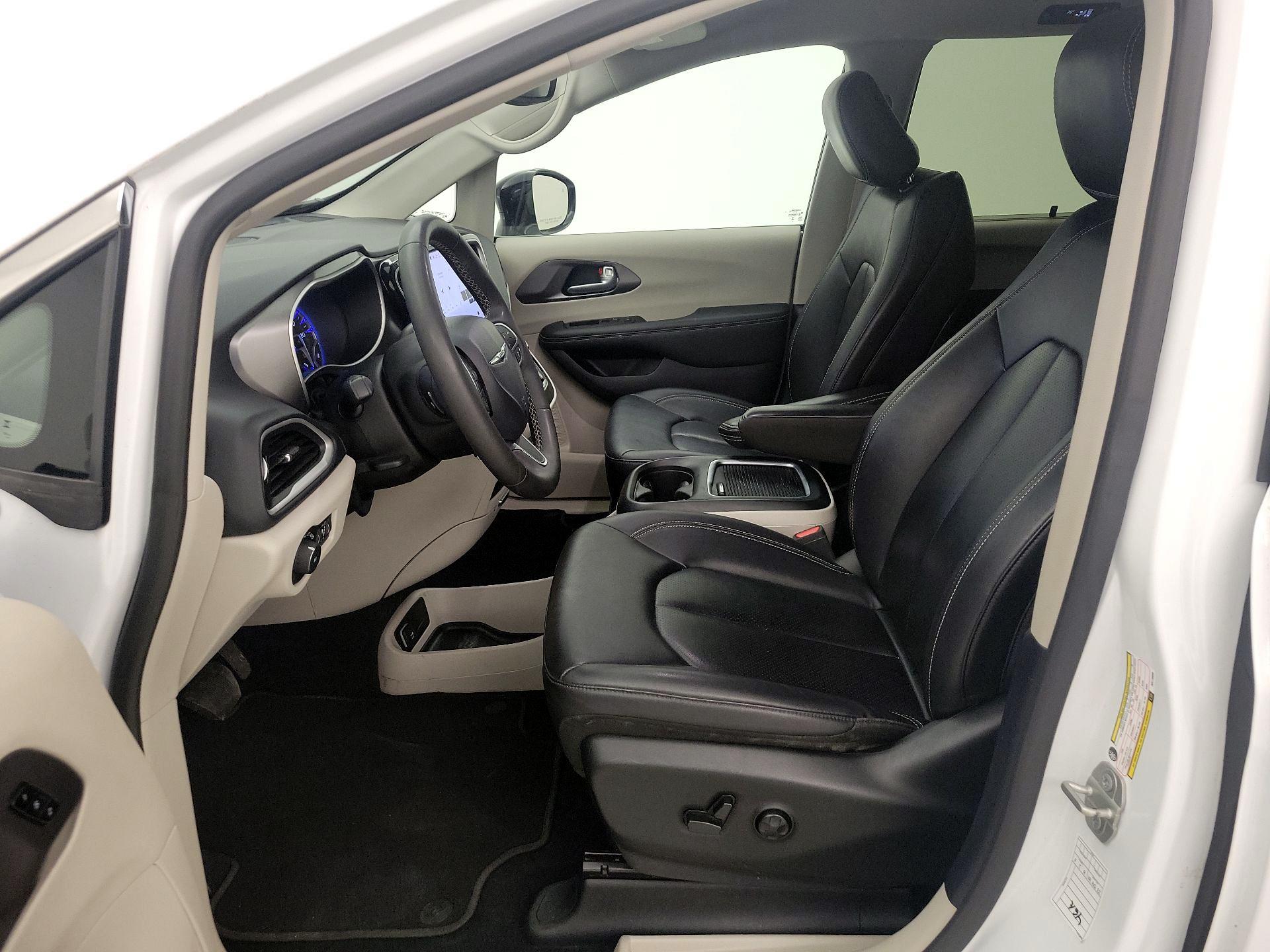 Thumbnail: 2024 Chrysler Pacifica - 11