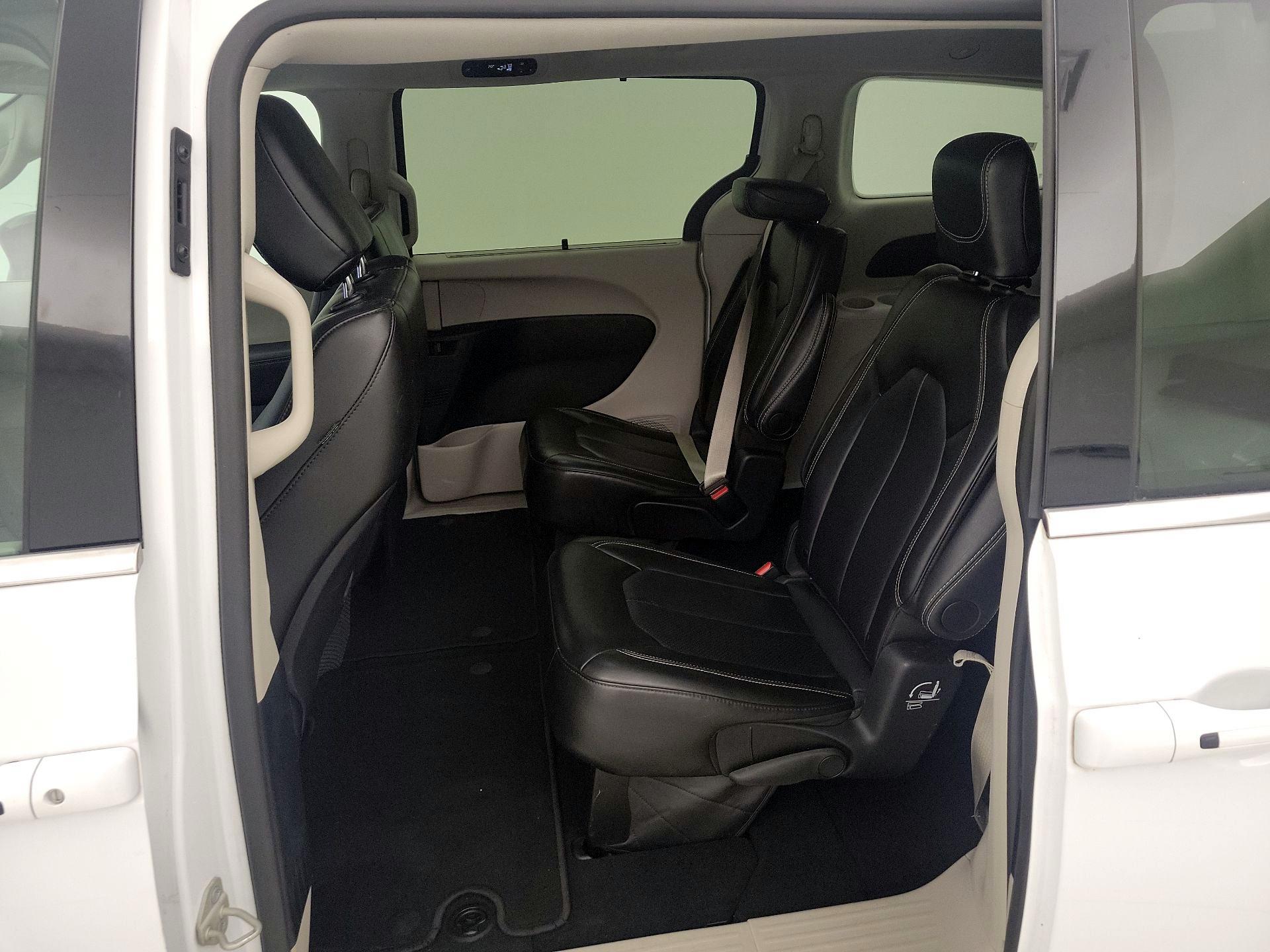 Thumbnail: 2024 Chrysler Pacifica - 18