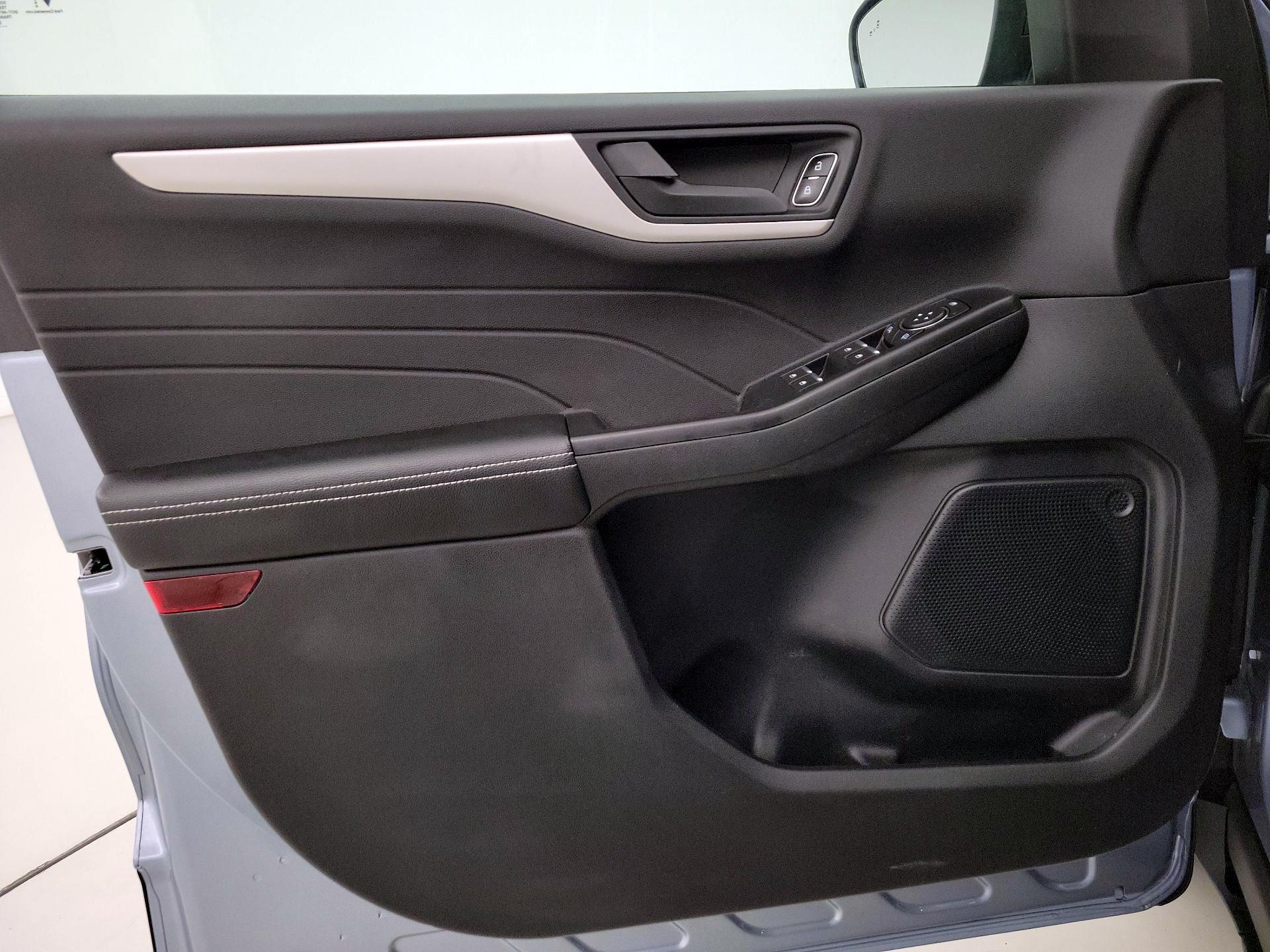 Thumbnail: 2022 Ford Escape - 12