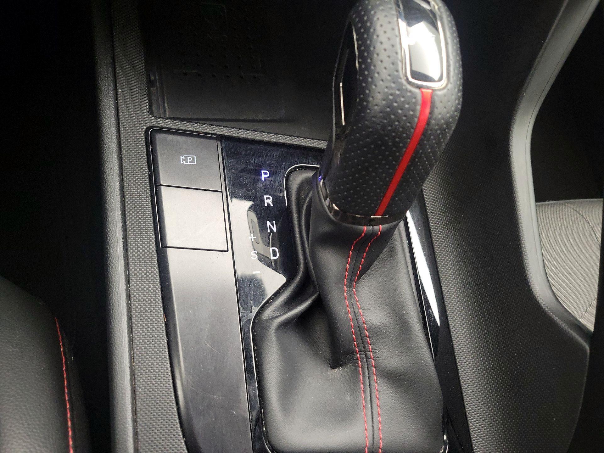 Thumbnail: 2022 Hyundai Elantra - 17