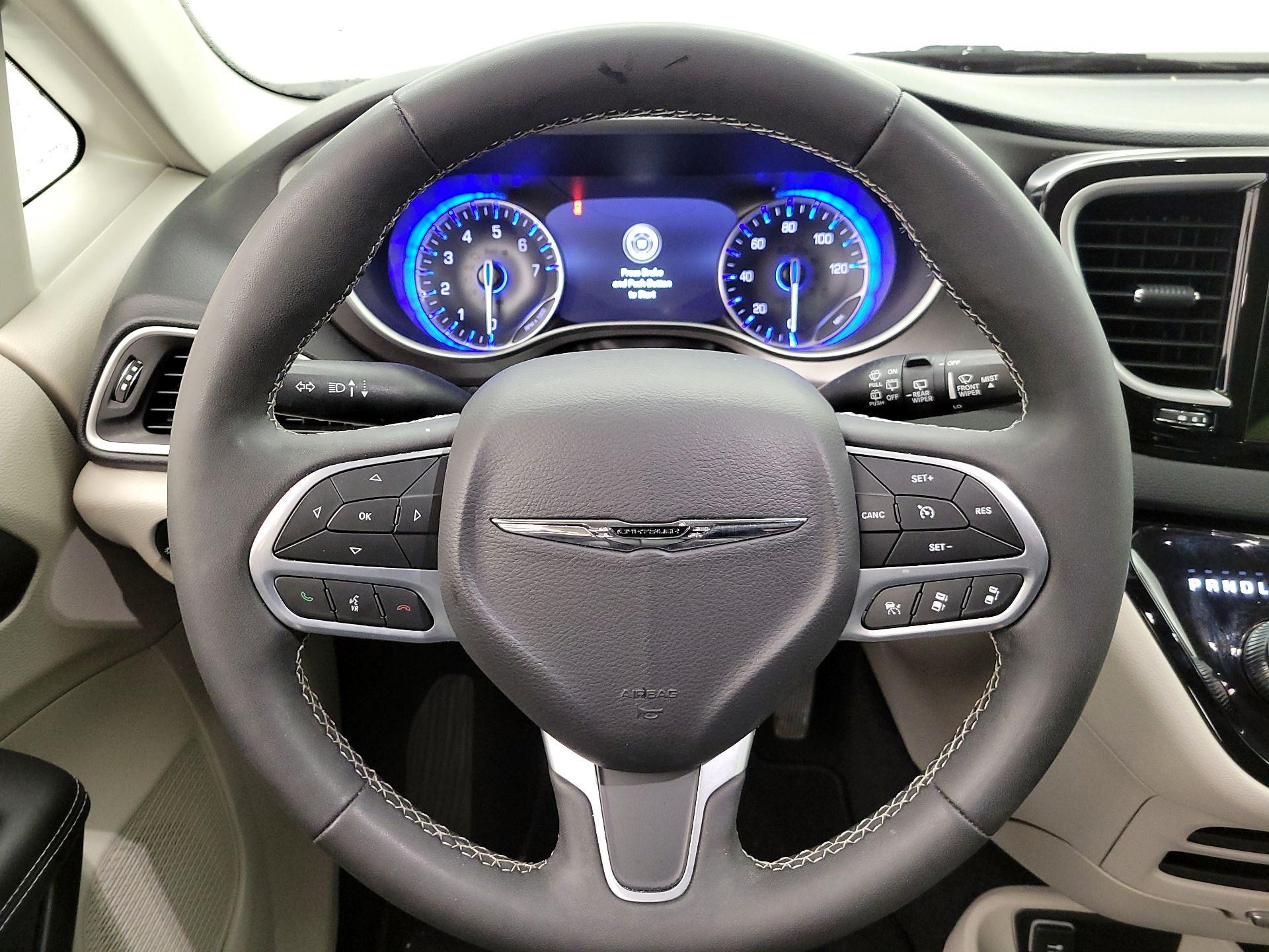 Thumbnail: 2023 Chrysler Pacifica - 10