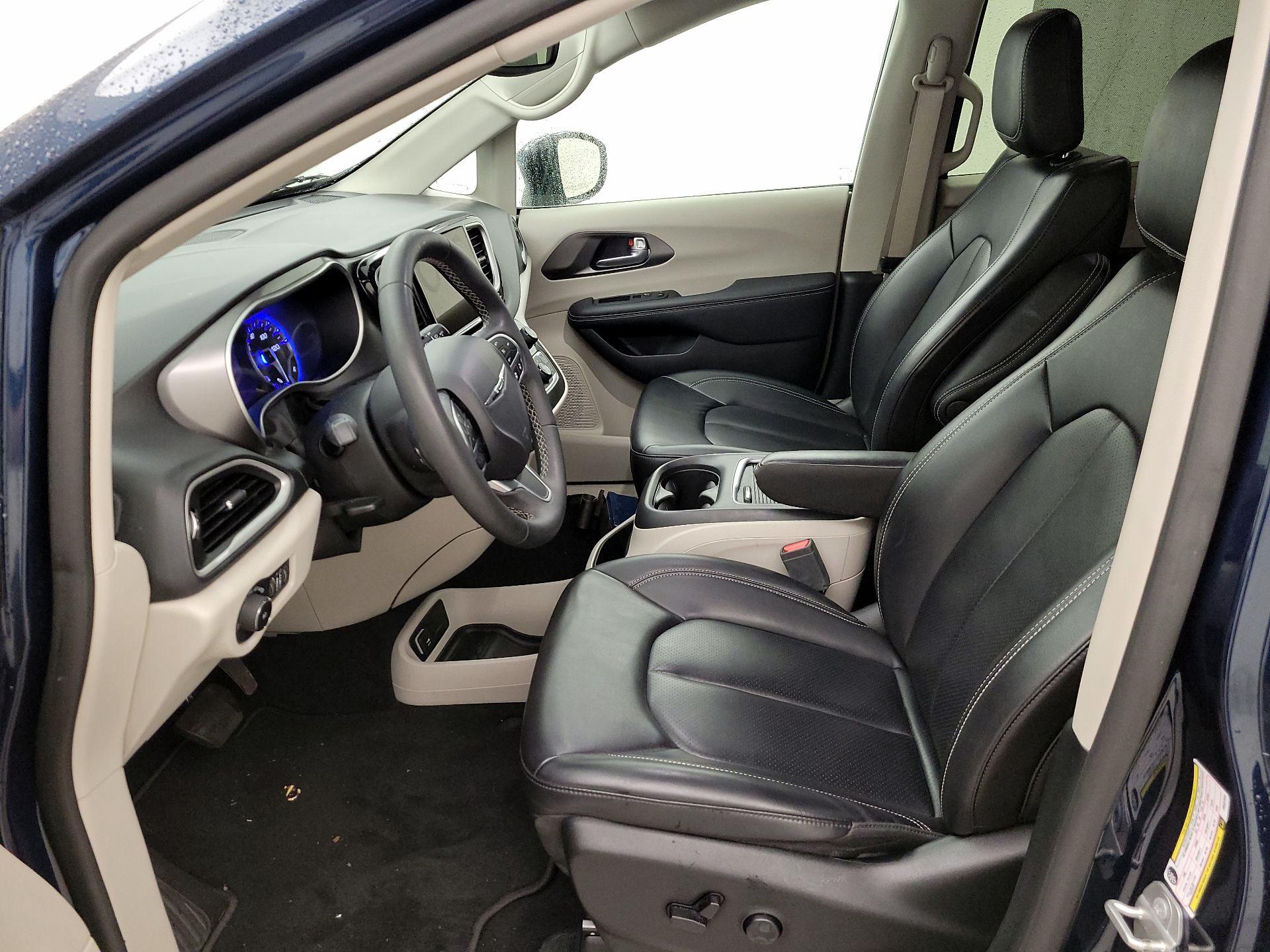 Thumbnail: 2023 Chrysler Pacifica - 11